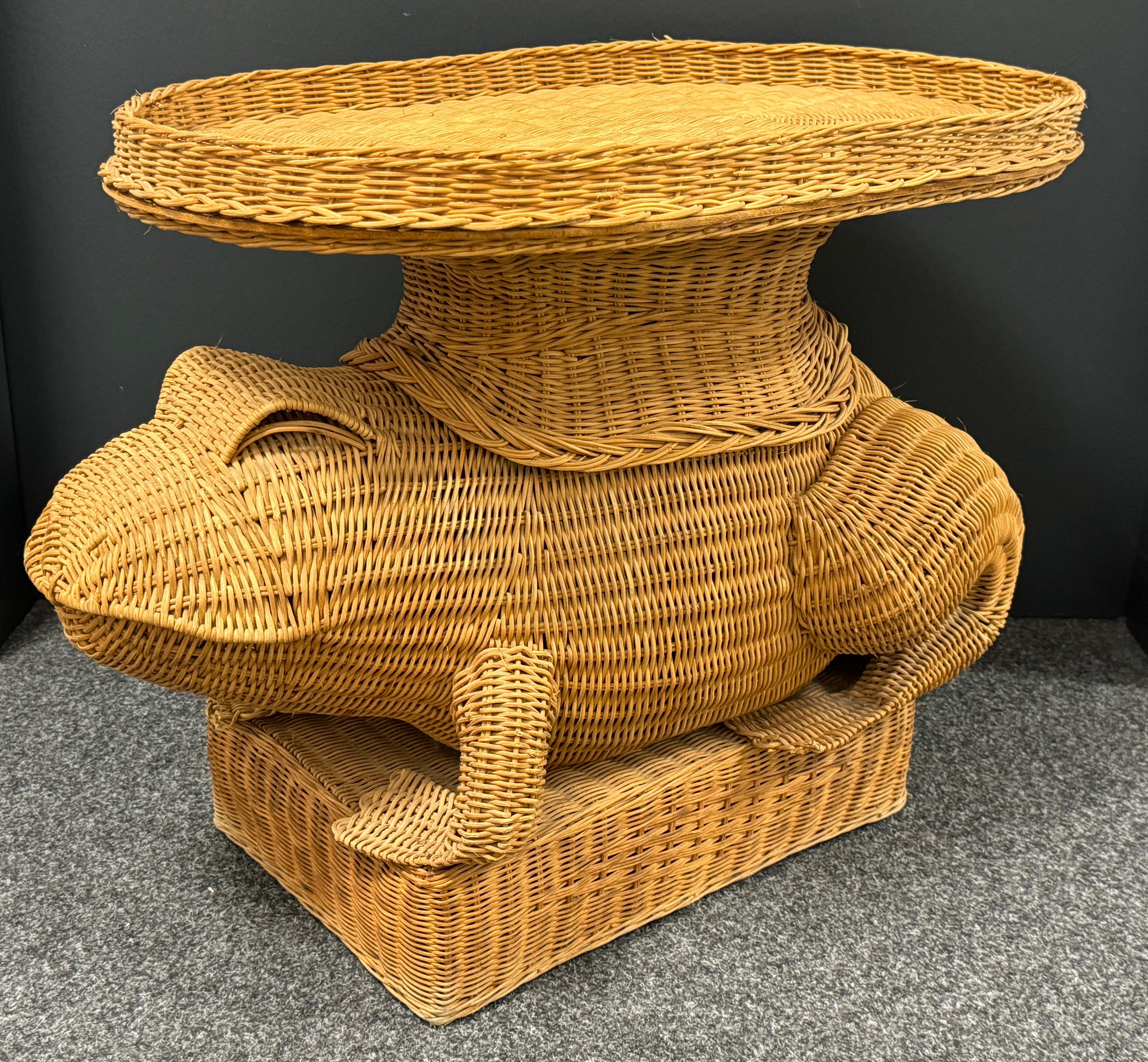 Hand-Crafted Stunning Rattan Wicker Frog Side Table with Tray, Italy, 1960s