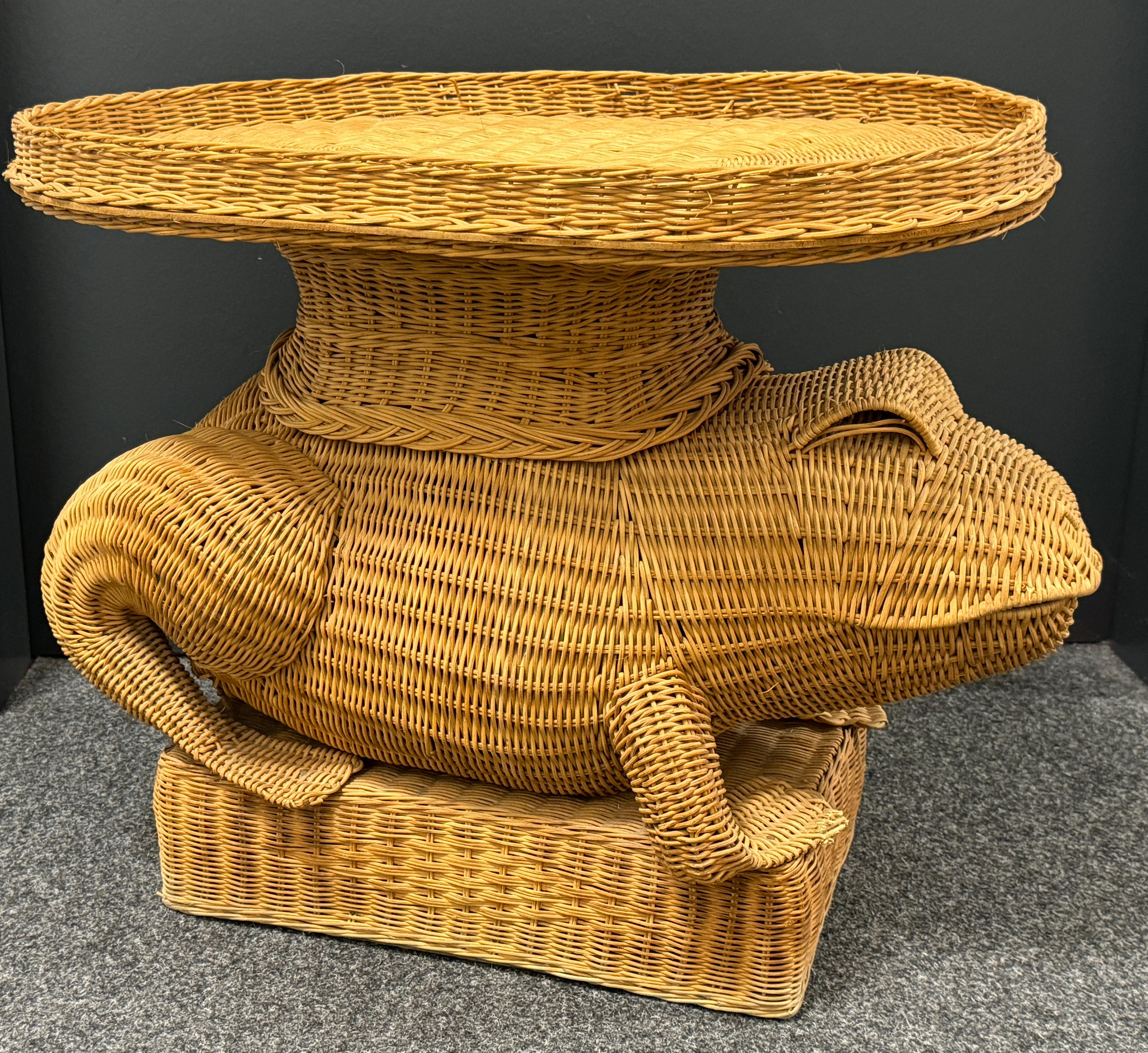 Stunning Rattan Wicker Frog Side Table with Tray, Italy, 1960s 2