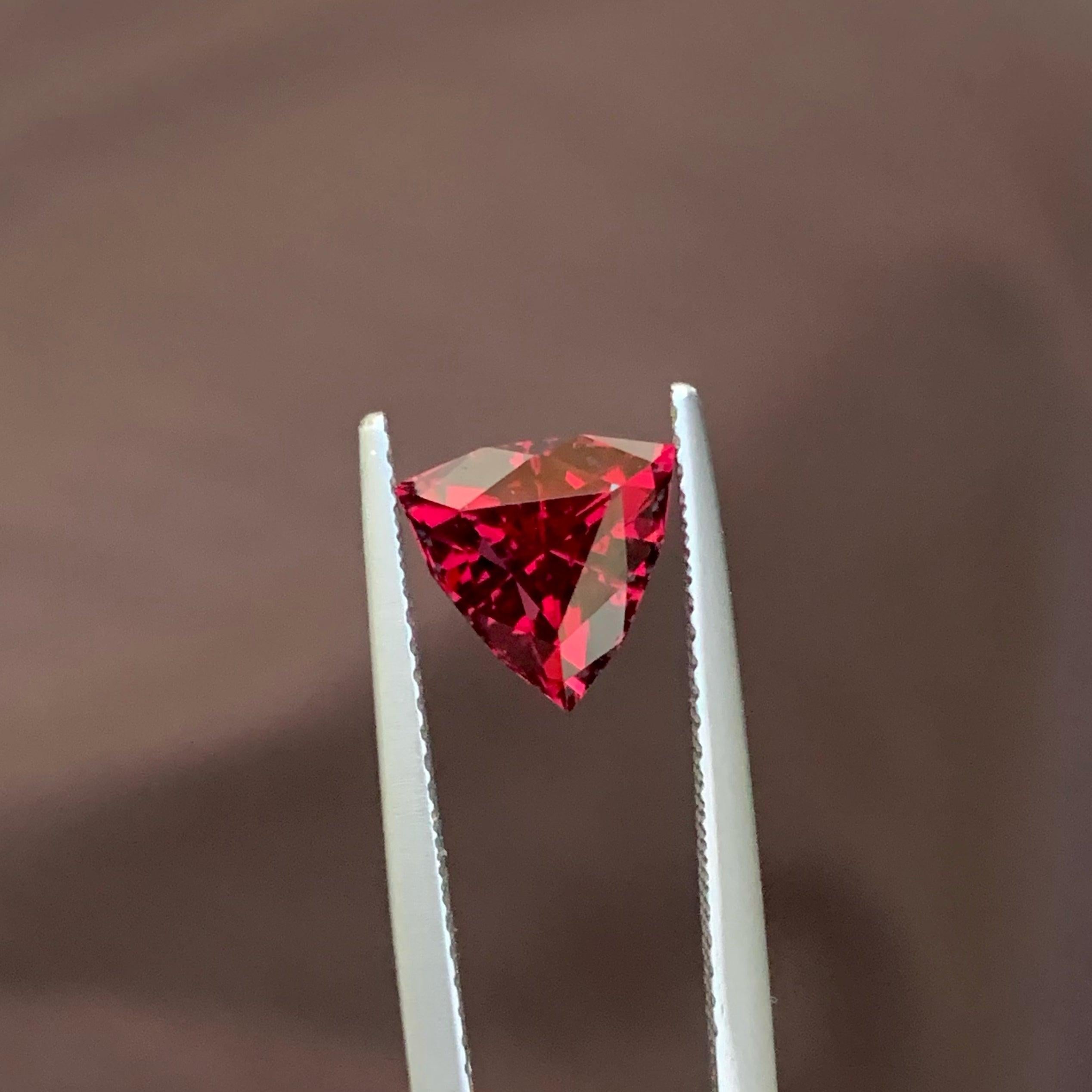 Stunning Red Loose Garnet Gemstone, available for sale at wholesale price natural high quality, 2.20 carats certified garnet gemstone from Malawi.

Product Information:
GEMSTONE TYPE:	Stunning Red Loose Garnet Gemstone
WEIGHT:	2.20