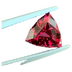 Superbe grenat rouge non serti de 2,20 carats, pierre précieuse non sertie du Malawi 