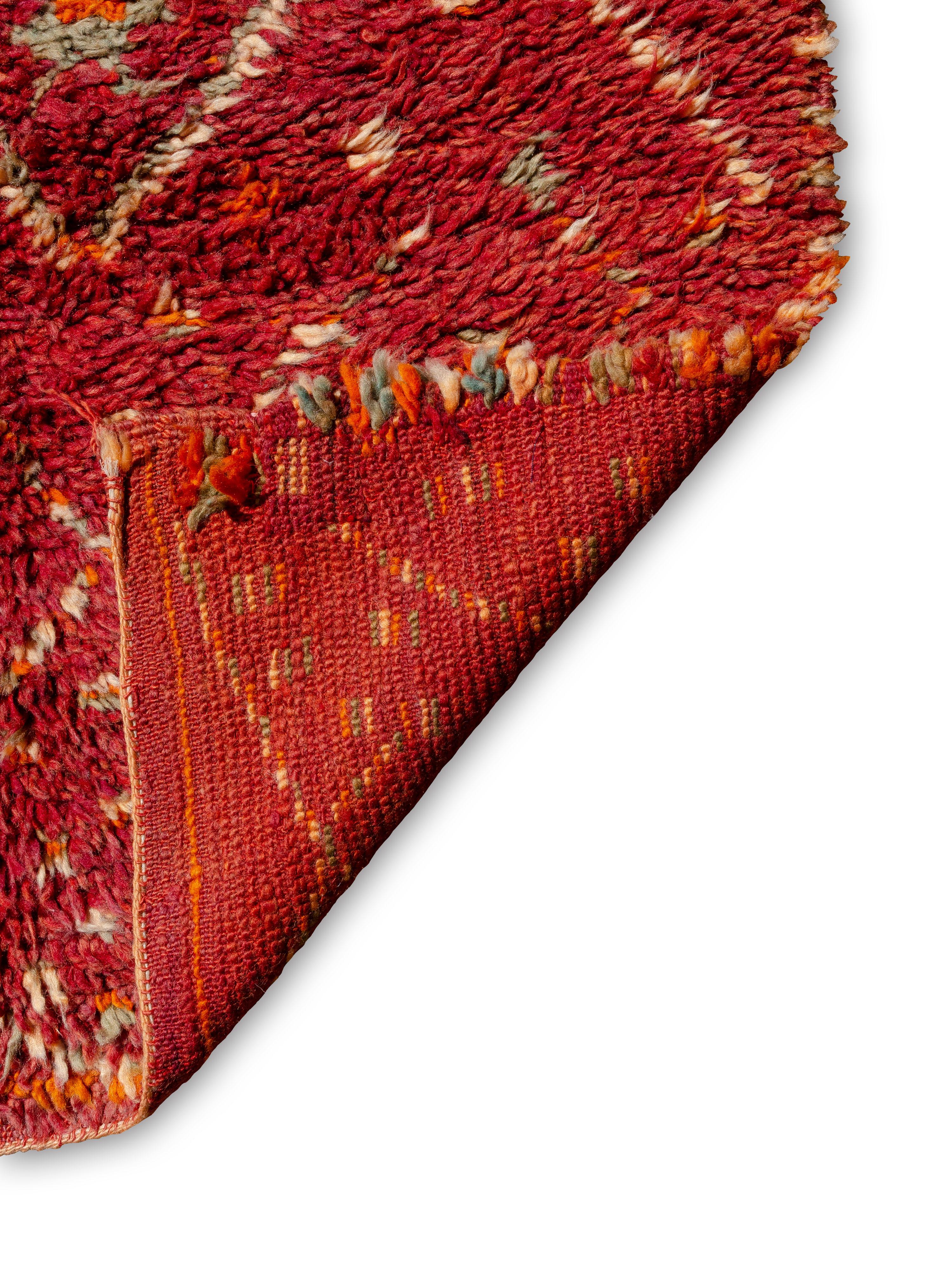 Noué à la main Rare Tapis Marocain Aït Sgougou Vintage Rouge Oxblood Curated By Breuckelen Berber en vente