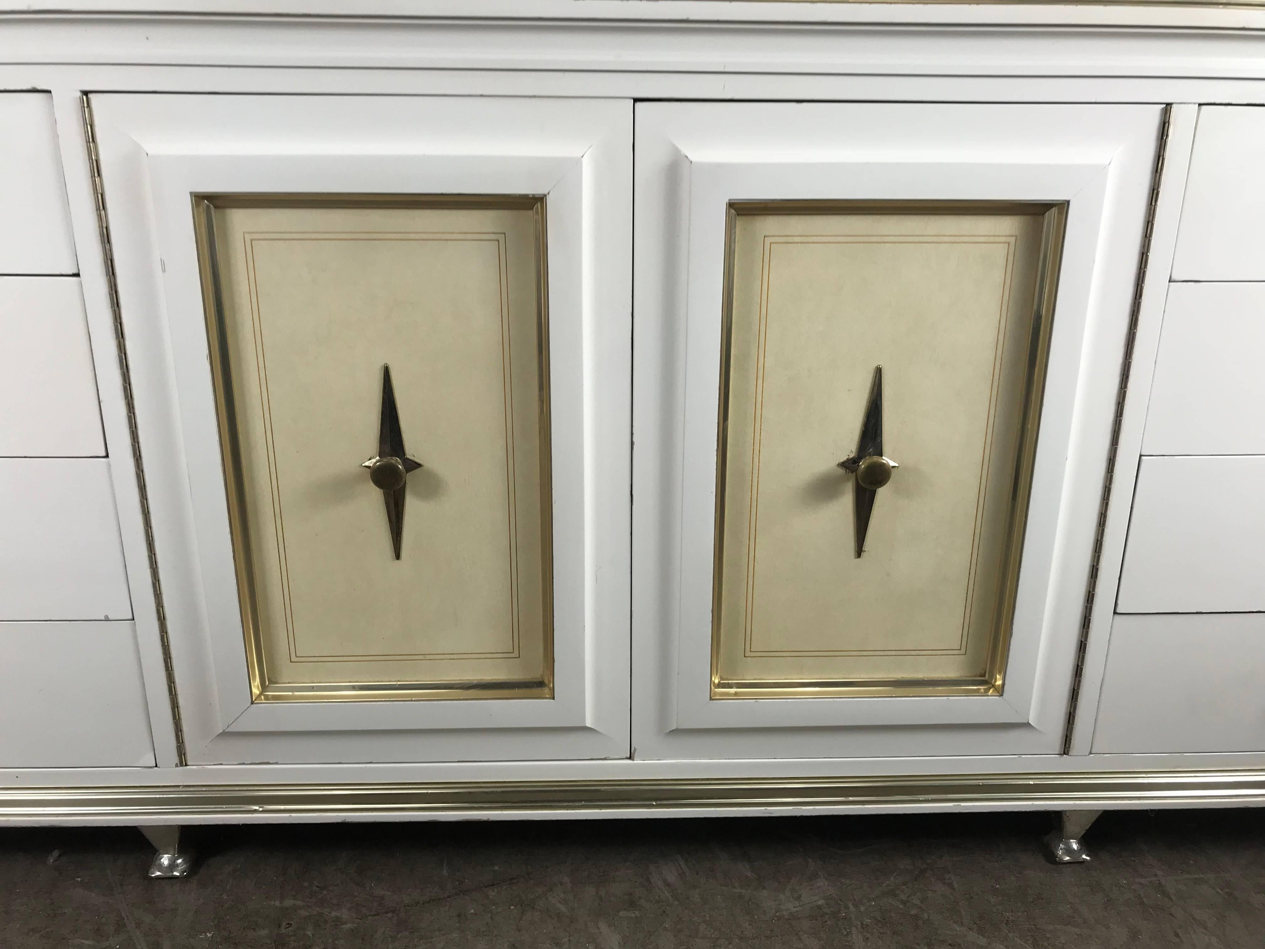 Stunning Regency Chest or Buffet by American of Martinsville in Cream Lacquer In Good Condition For Sale In Buffalo, NY