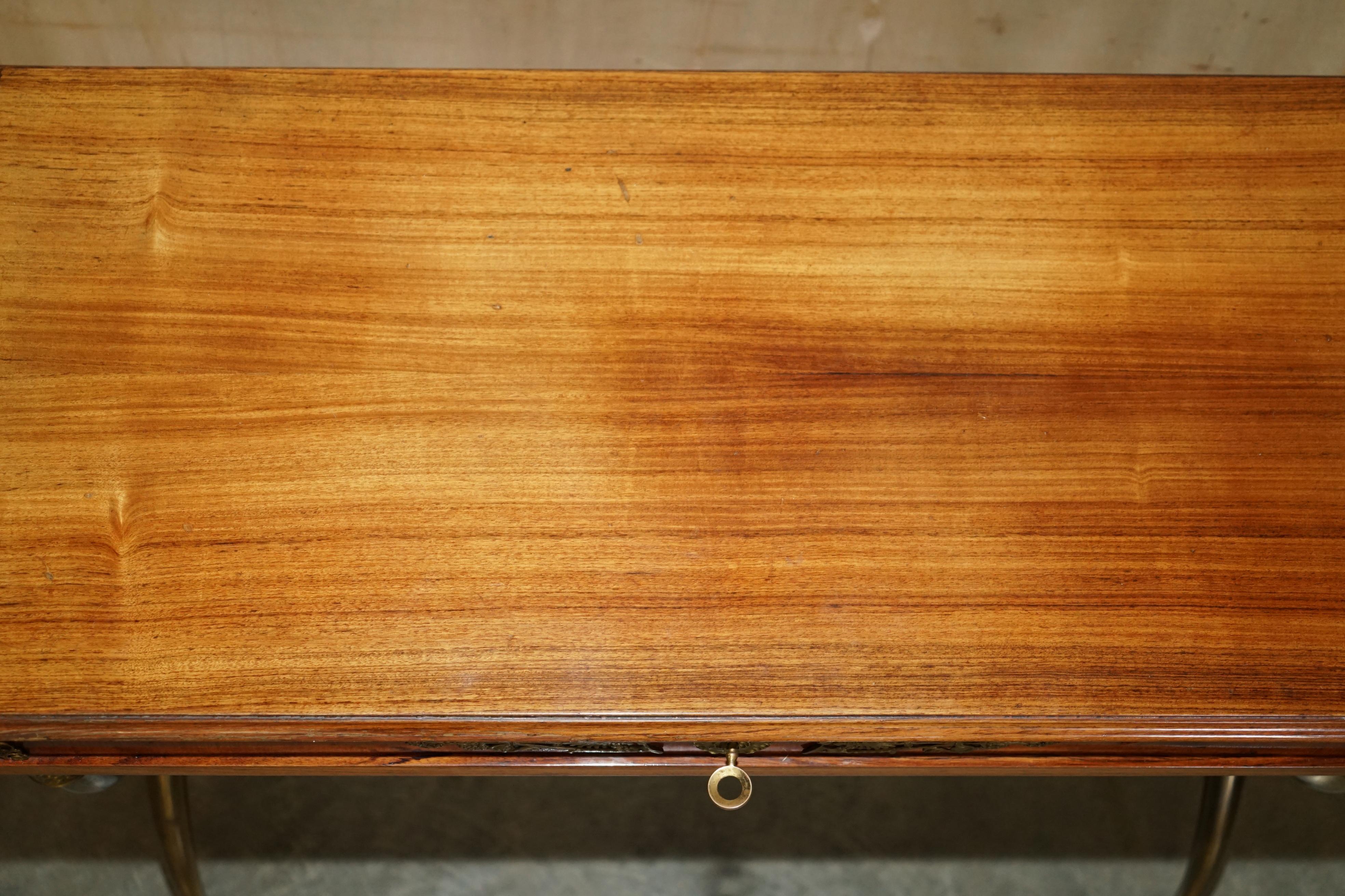 STUNNING REGENCY STYLE NEOCLASSICAL BRASS & WALNUT WRiTING TABLE DESK CIRCA 1920 For Sale 7