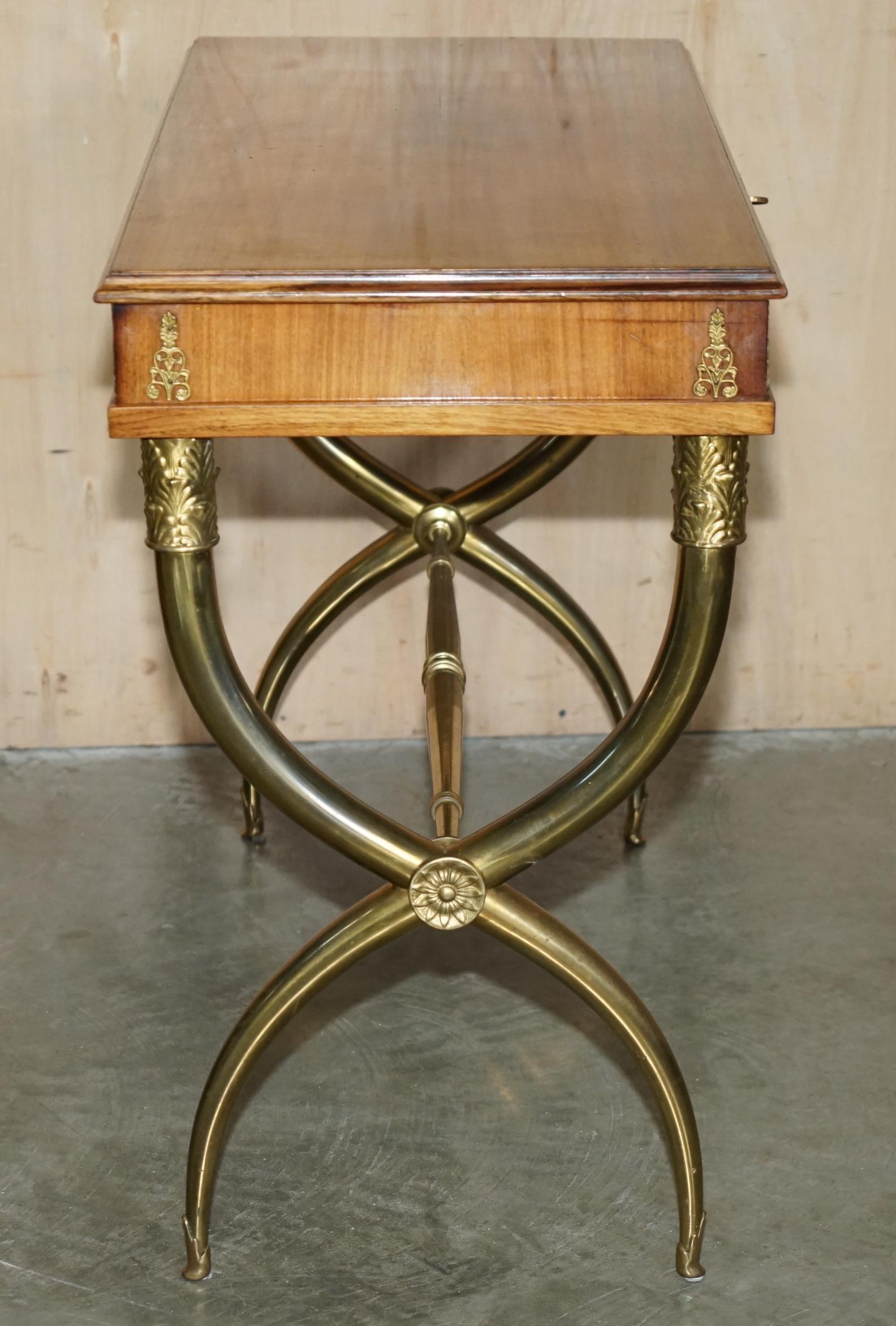 STUNNING REGENCY STYLE NEOCLASSICAL BRASS & WALNUT WRiTING TABLE DESK CIRCA 1920 For Sale 7