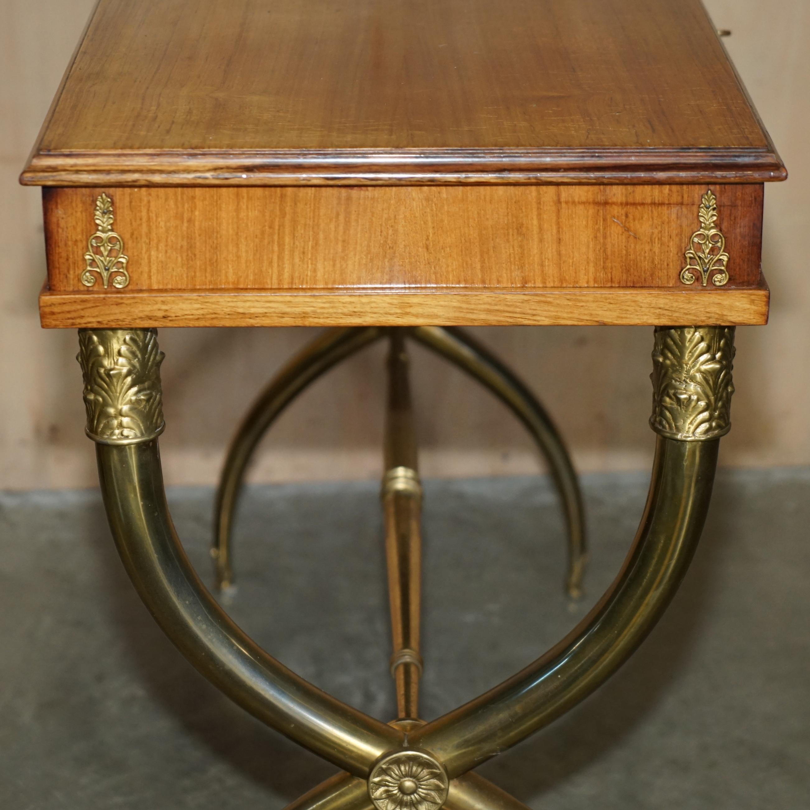 STUNNING REGENCY STYLE NEOCLASSICAL BRASS & WALNUT WRiTING TABLE DESK CIRCA 1920 For Sale 9