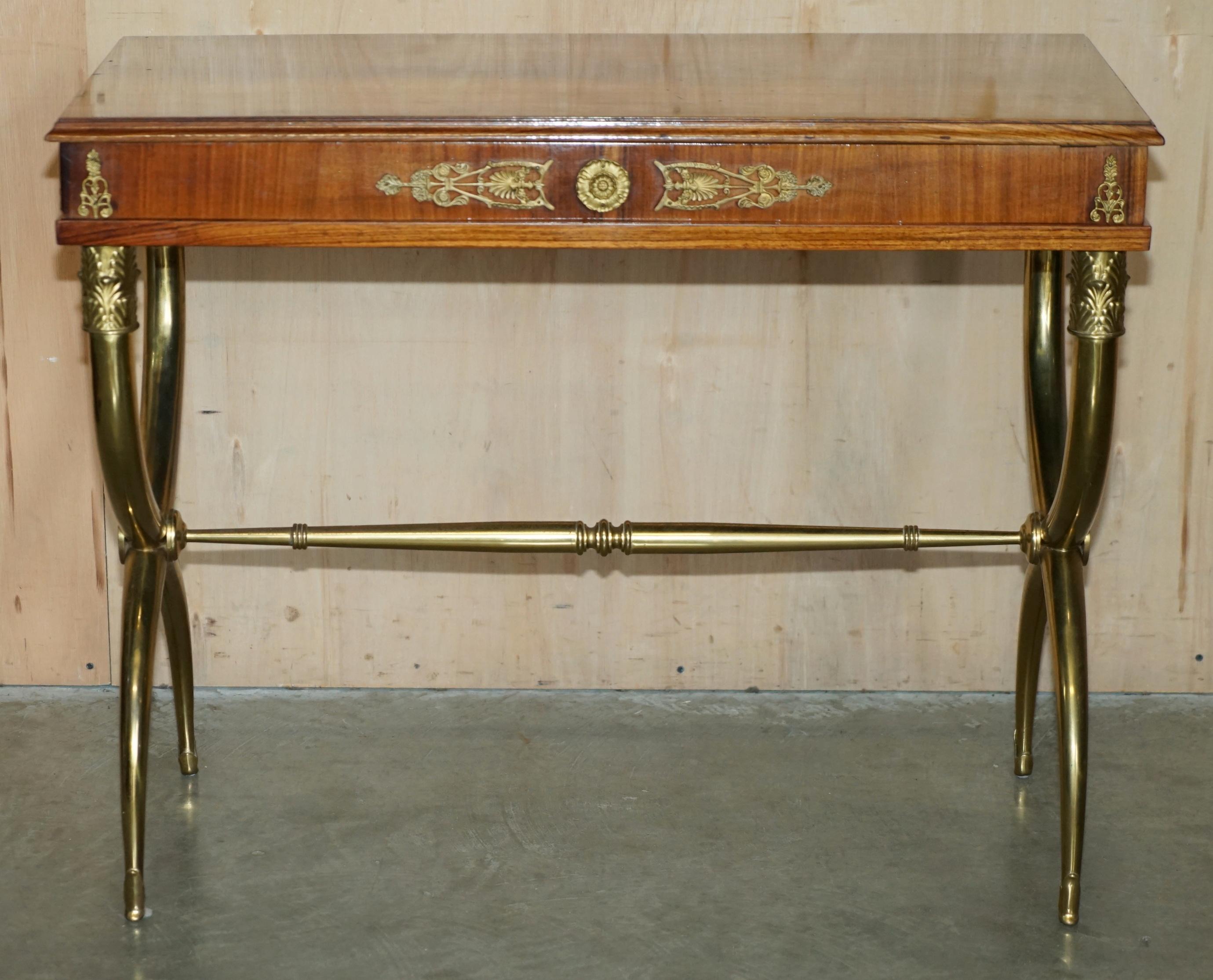 STUNNING REGENCY STYLE NEOCLASSICAL BRASS & WALNUT WRiTING TABLE DESK CIRCA 1920 For Sale 12
