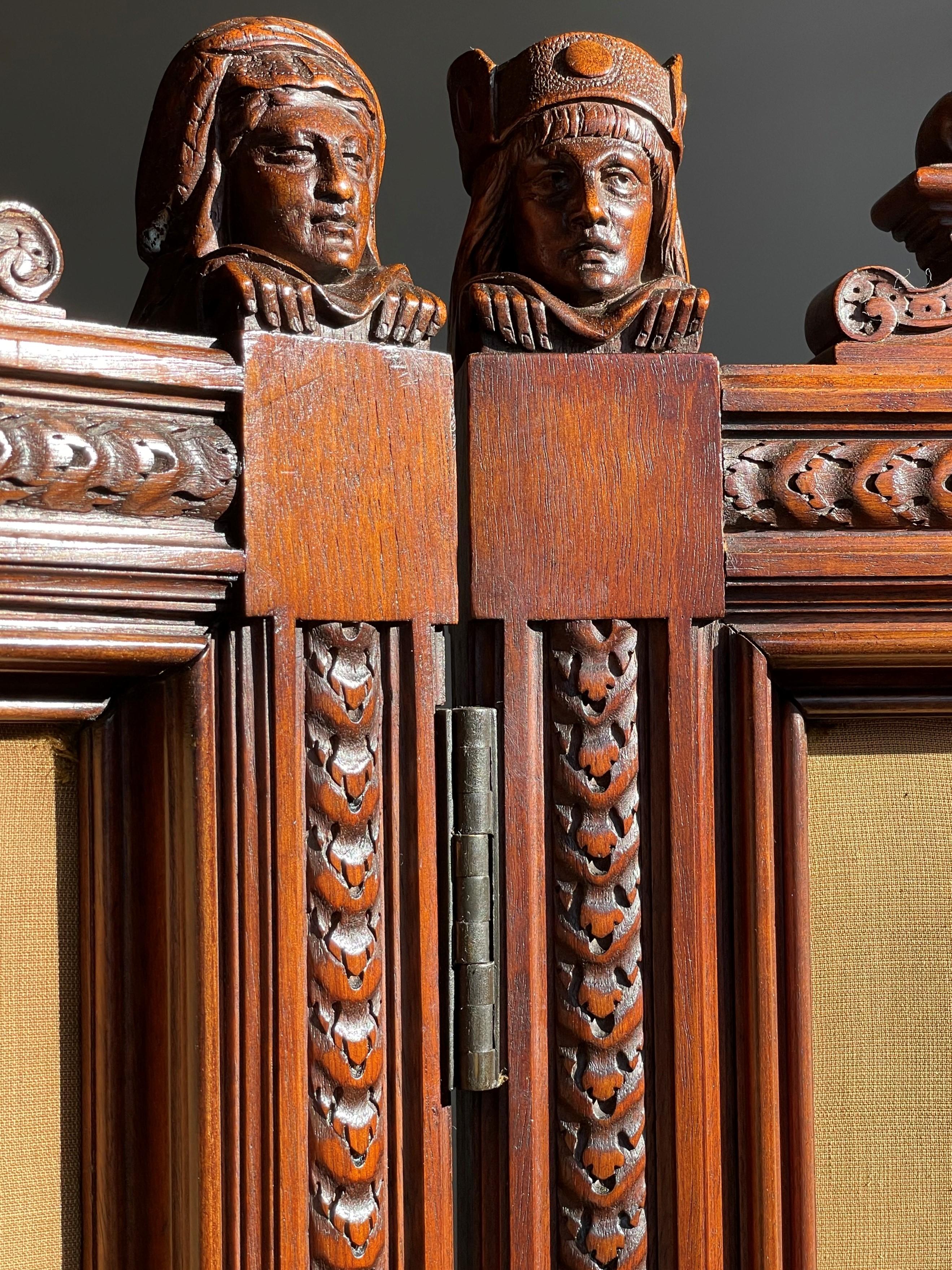 Stunning Renaissance Revival Folding Screen w. Embroidery and 8 Bust Sculptures In Excellent Condition In Lisse, NL