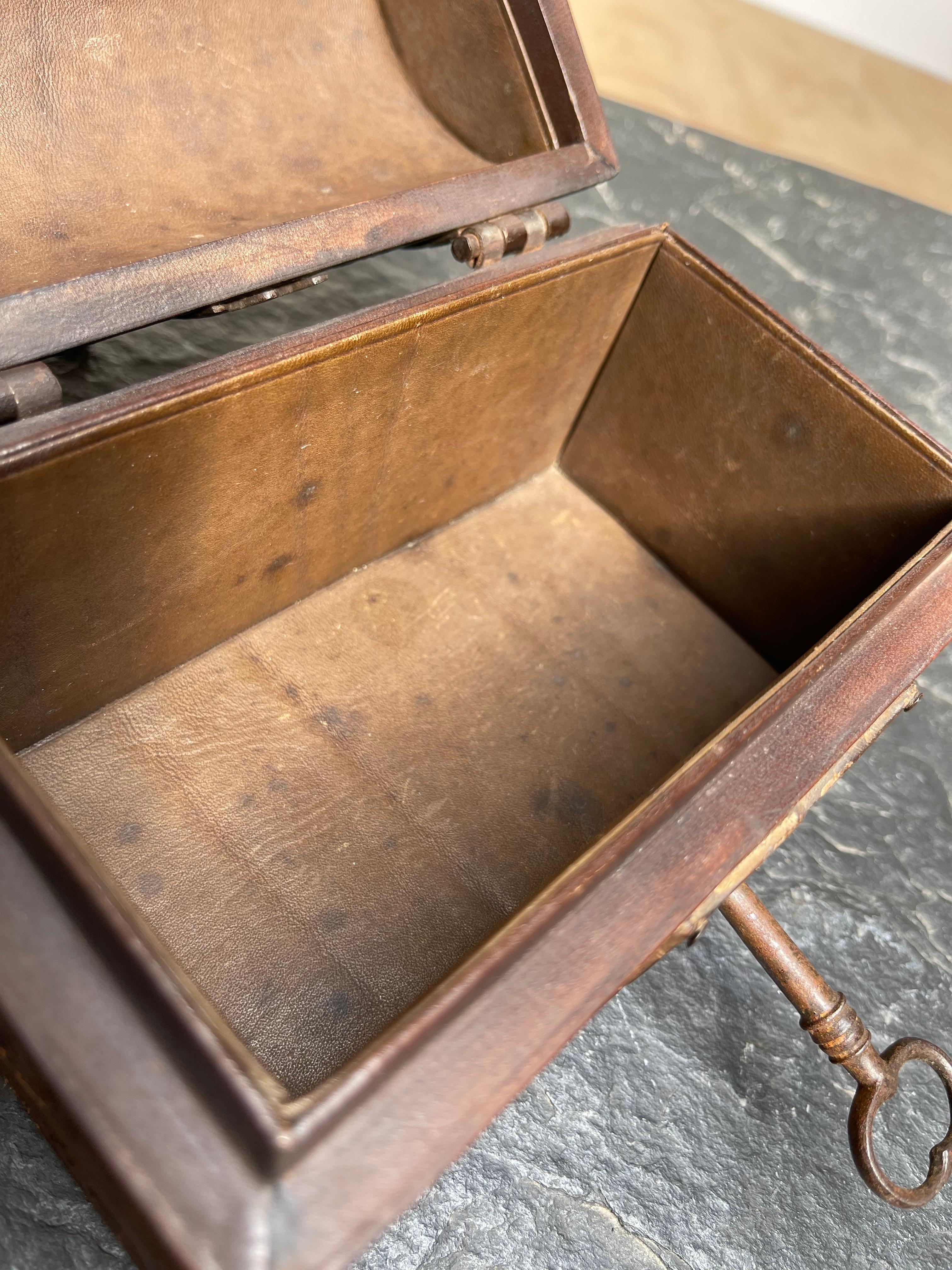 Stunning Renaissance Revival Nuptial Casket / Box, Great Patina, Lock and Key 3