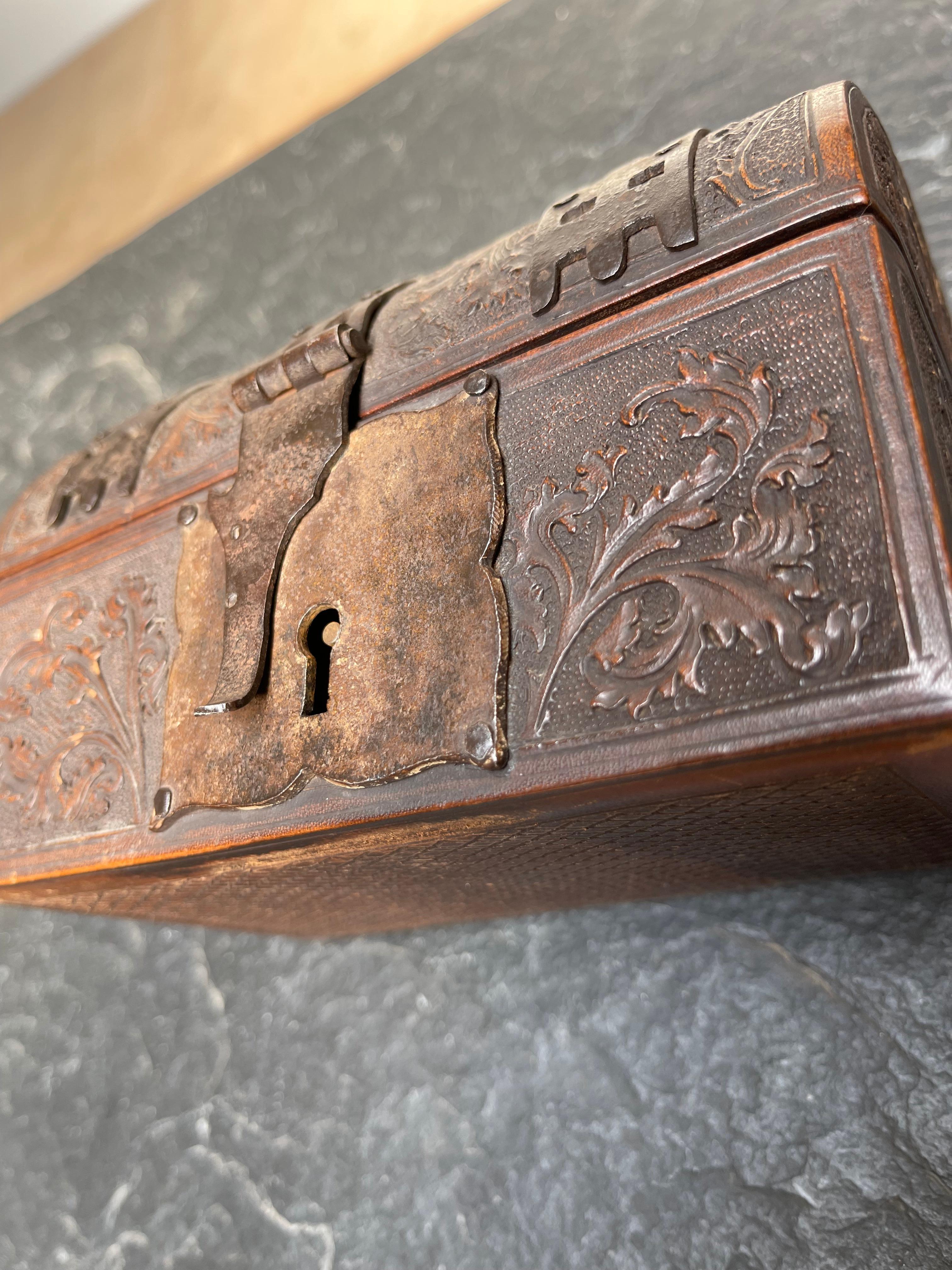 Stunning Renaissance Revival Nuptial Casket / Box, Great Patina, Lock and Key 5
