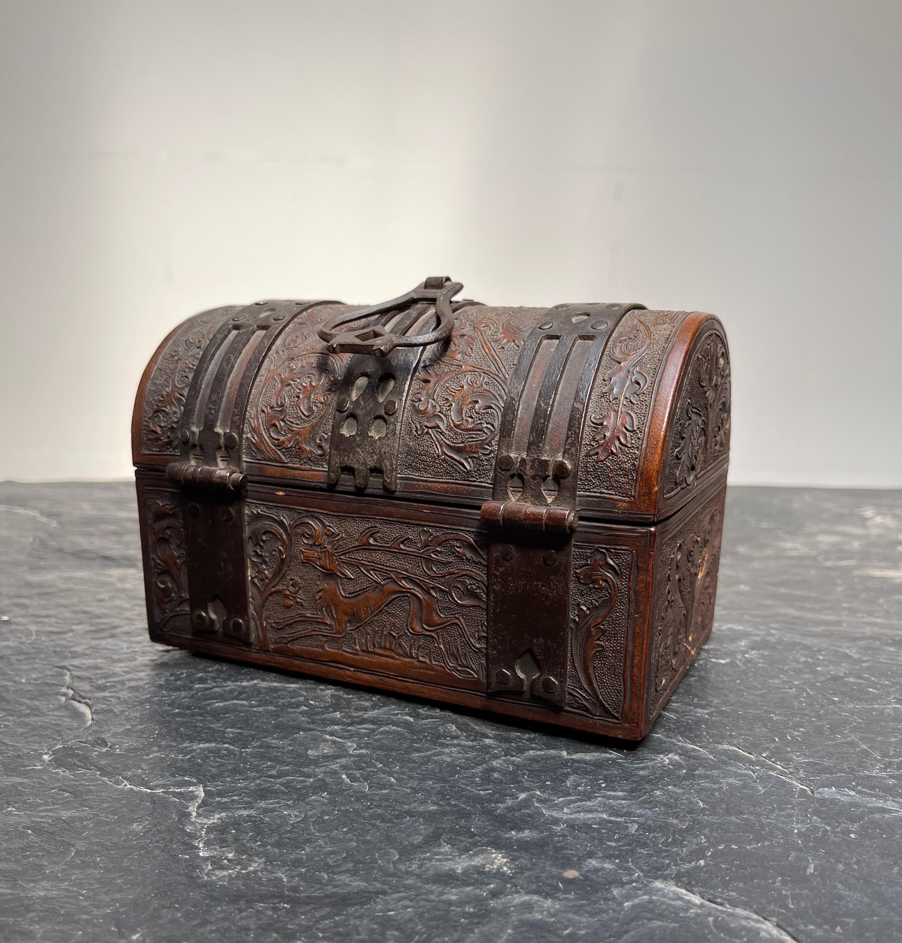 Stunning Renaissance Revival Nuptial Casket / Box, Great Patina, Lock and Key 11