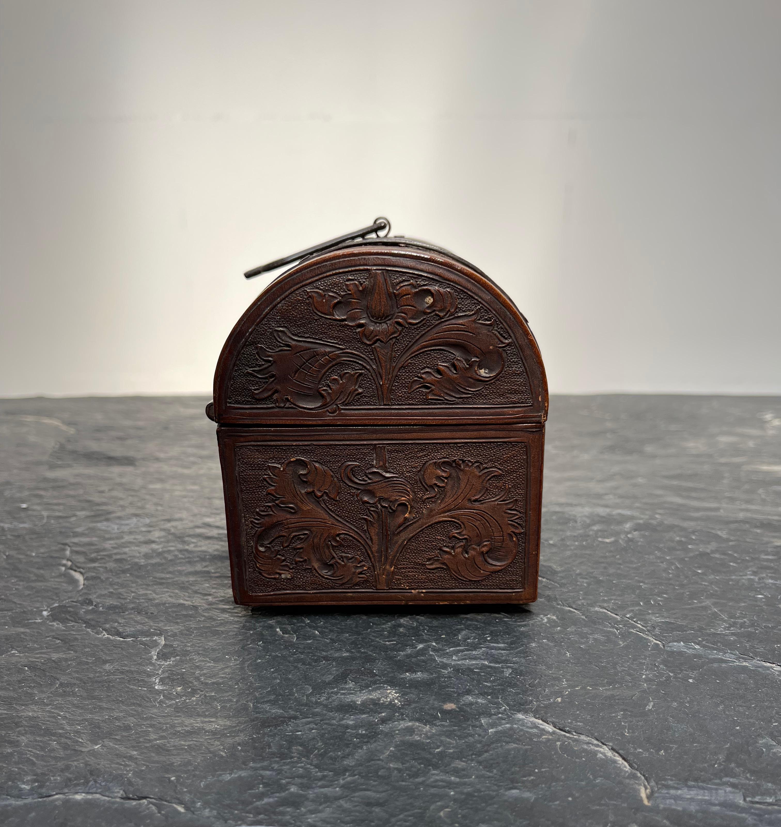 Stunning Renaissance Revival Nuptial Casket / Box, Great Patina, Lock and Key 12
