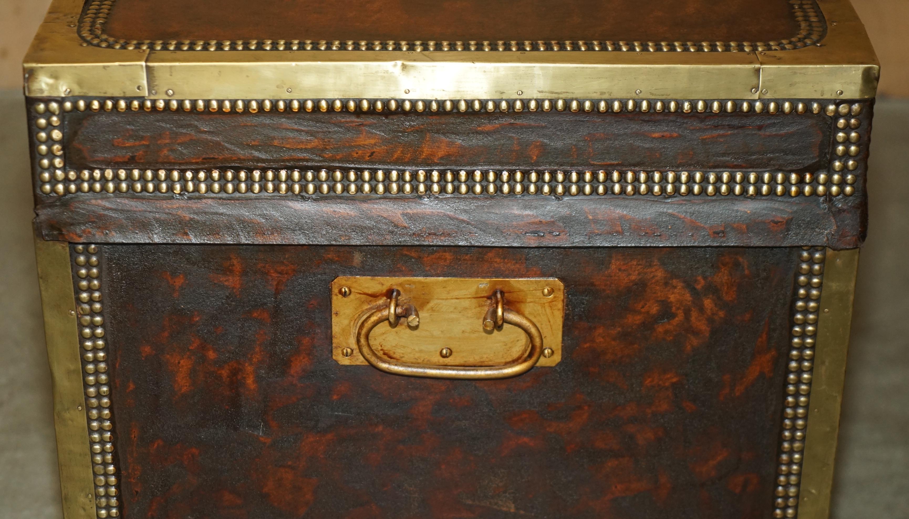 STUNNiNG ANTIQUE 1693 DATATE CON CUOIO A MANO IN PELLE MARRONE in vendita 3