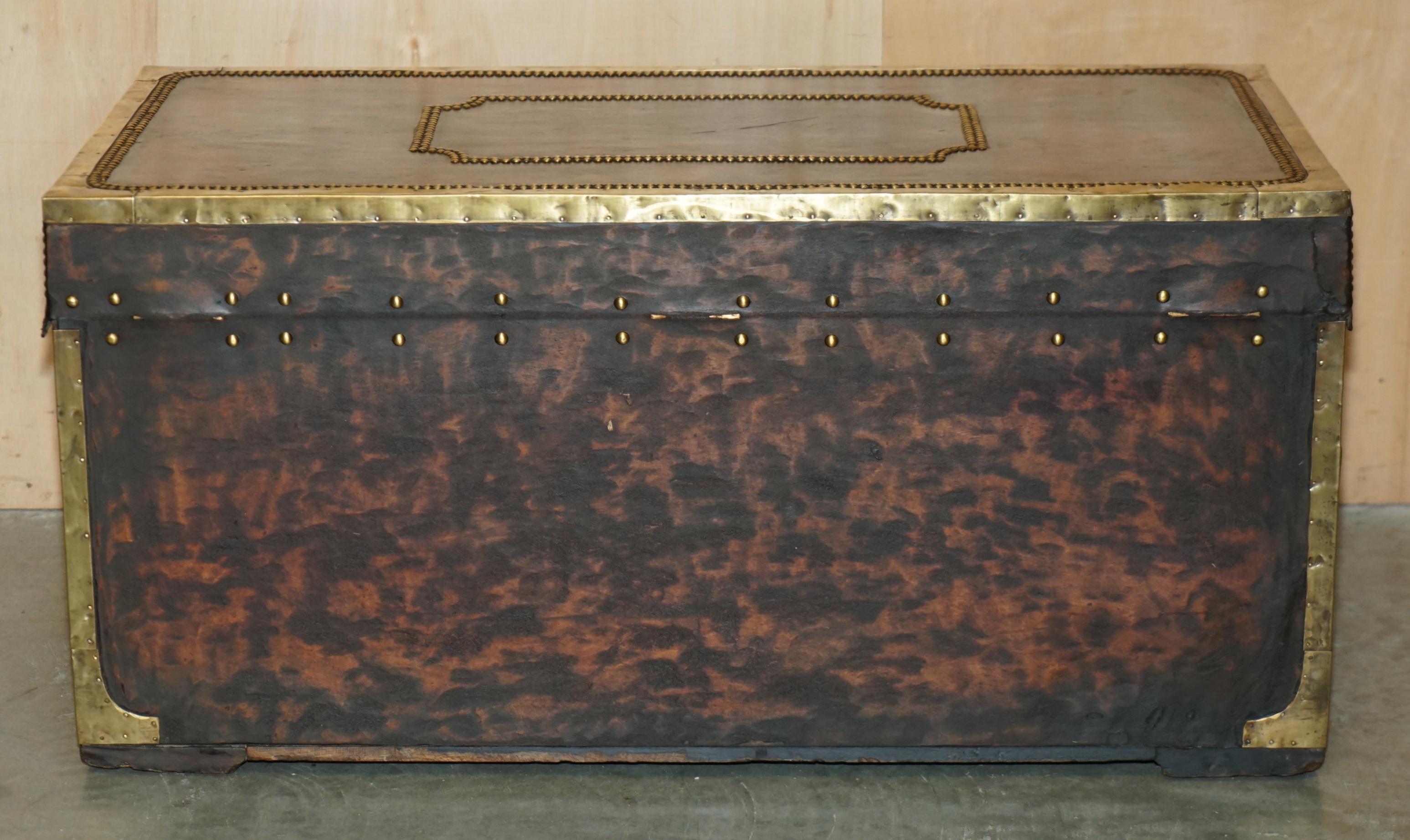 STUNNiNG ANTIQUE 1693 DATATE CON CUOIO A MANO IN PELLE MARRONE in vendita 4