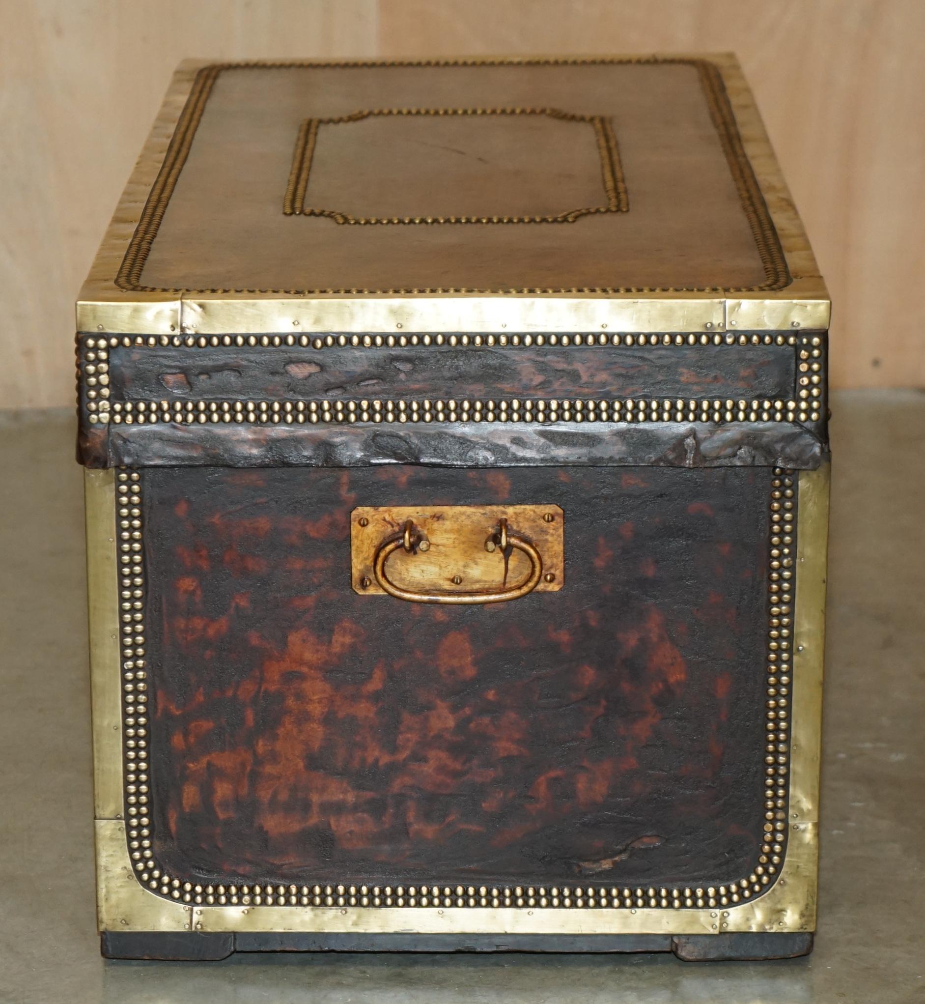 STUNNiNG ANTIQUE 1693 DATATE CON CUOIO A MANO IN PELLE MARRONE in vendita 6