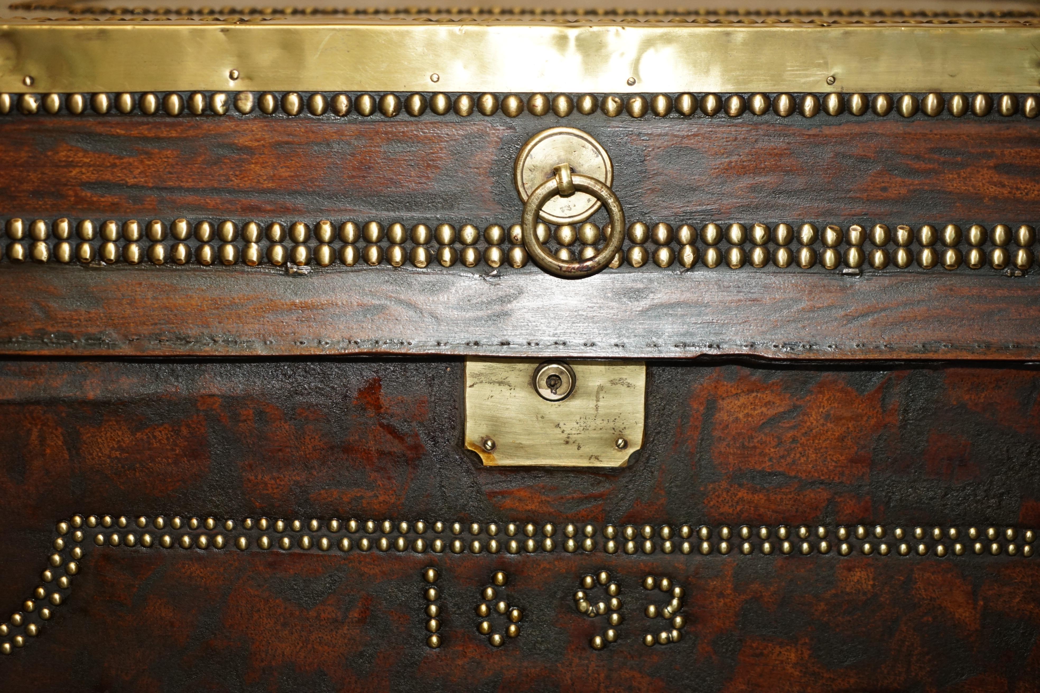 STUNNiNG ANTIQUE 1693 DATATE CON CUOIO A MANO IN PELLE MARRONE In condizioni buone in vendita a West Sussex, Pulborough