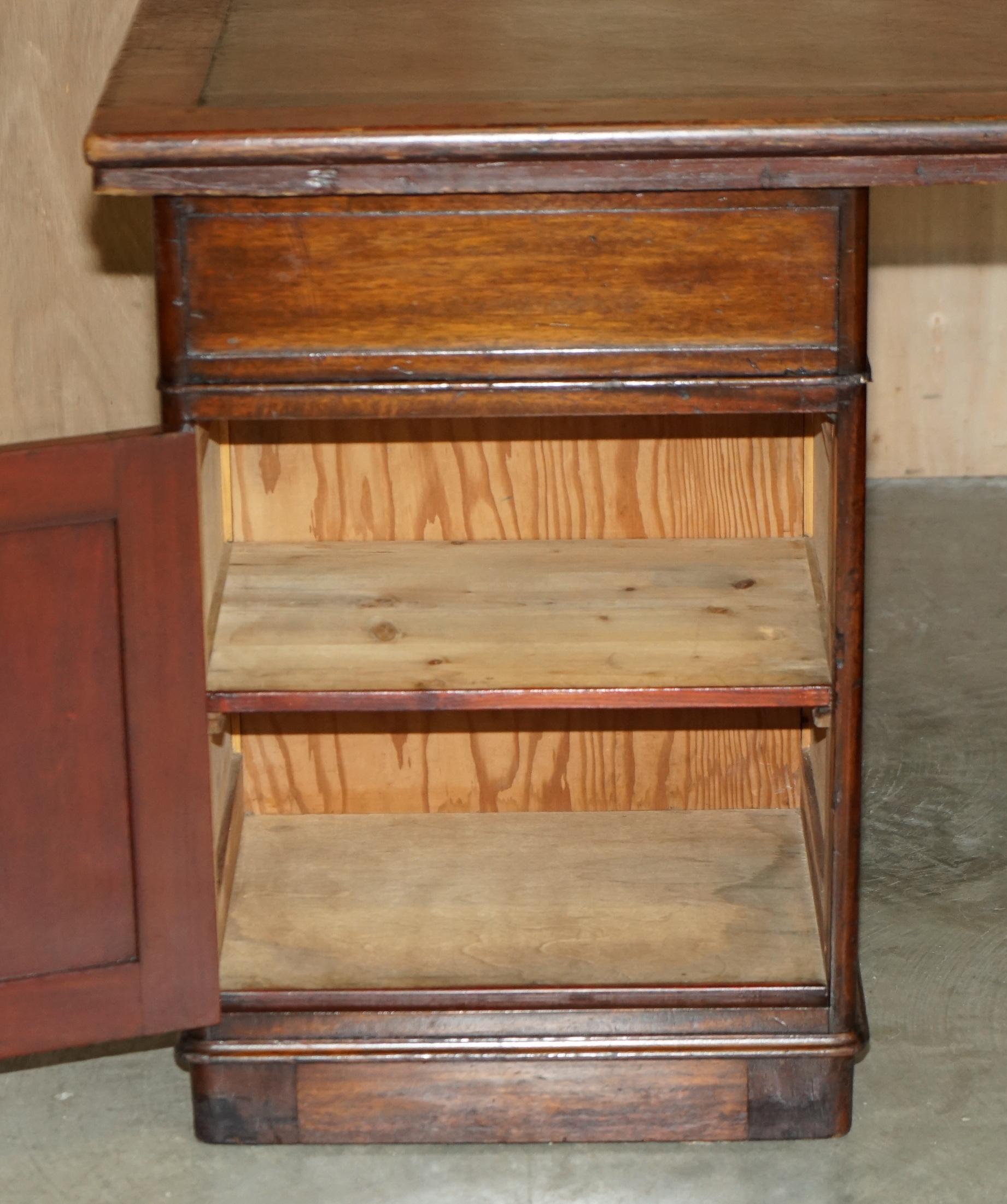 STUNNING RESTORED ANTIQUE GREAT WESTERN RAILWAYS STAMPED TWO SiDE PARTNERS DESK 9
