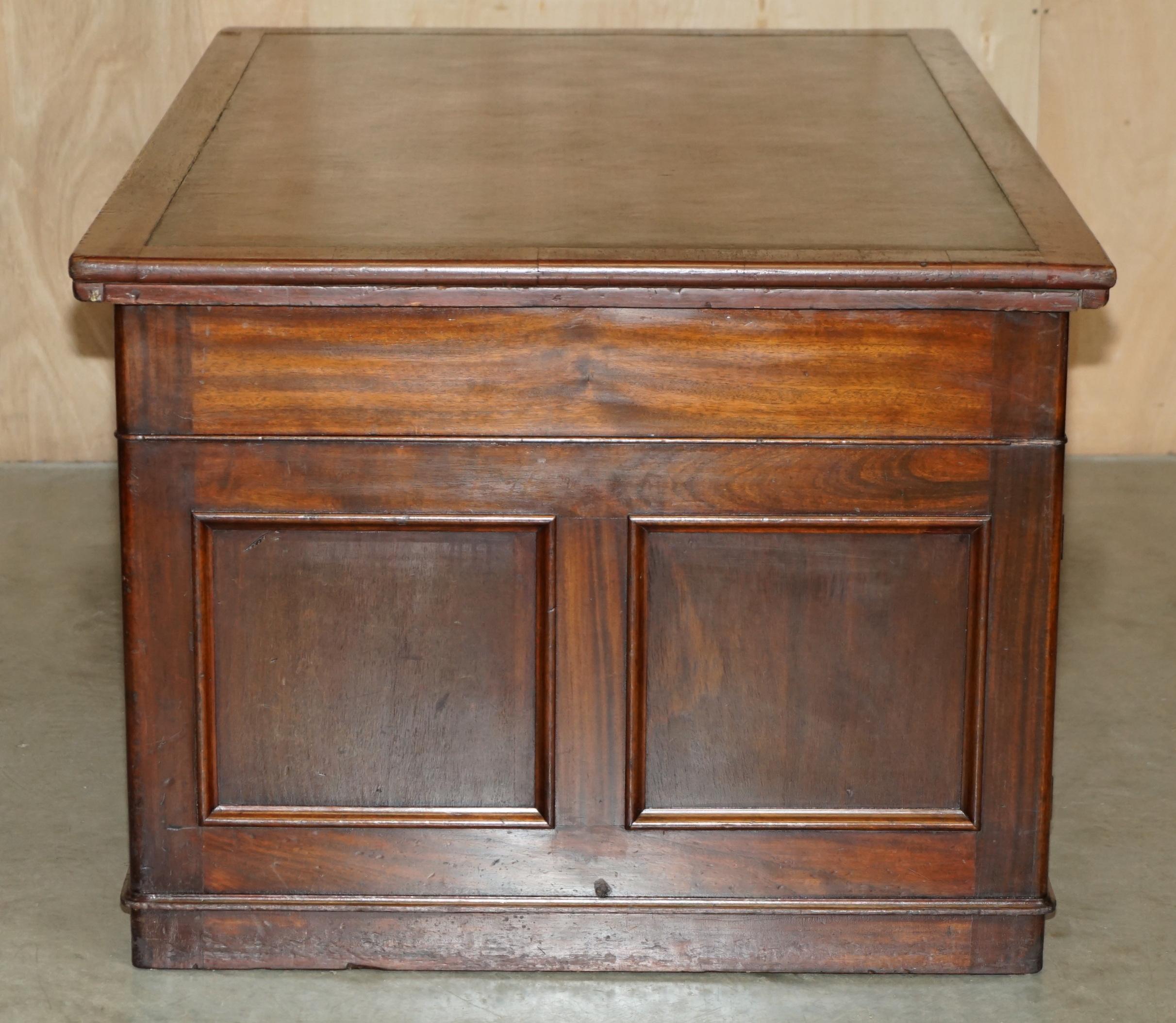 STUNNING RESTORED ANTIQUE GREAT WESTERN RAILWAYS STAMPED TWO SiDE PARTNERS DESK 10