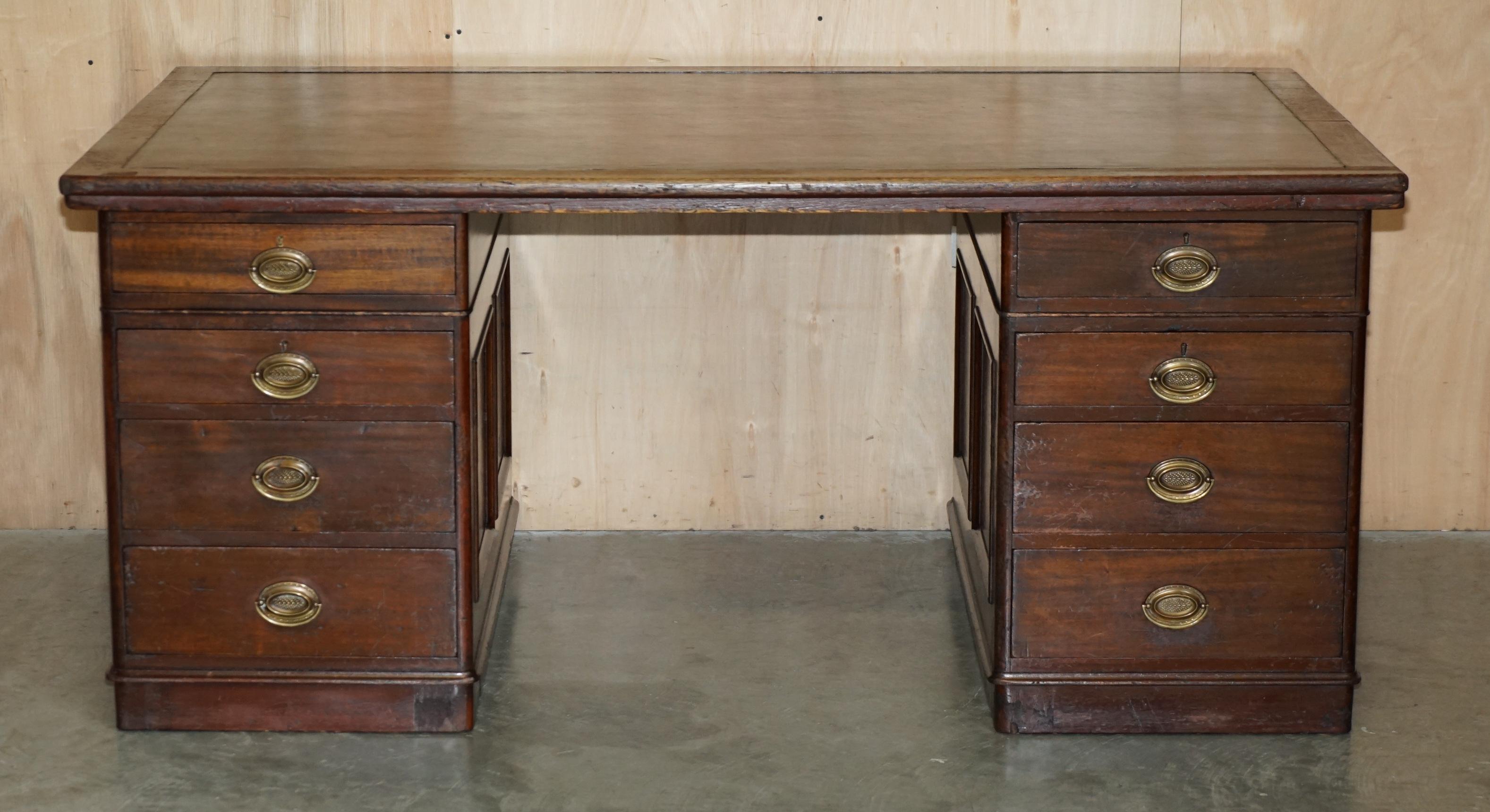 Late Victorian STUNNING RESTORED ANTIQUE GREAT WESTERN RAILWAYS STAMPED TWO SiDE PARTNERS DESK