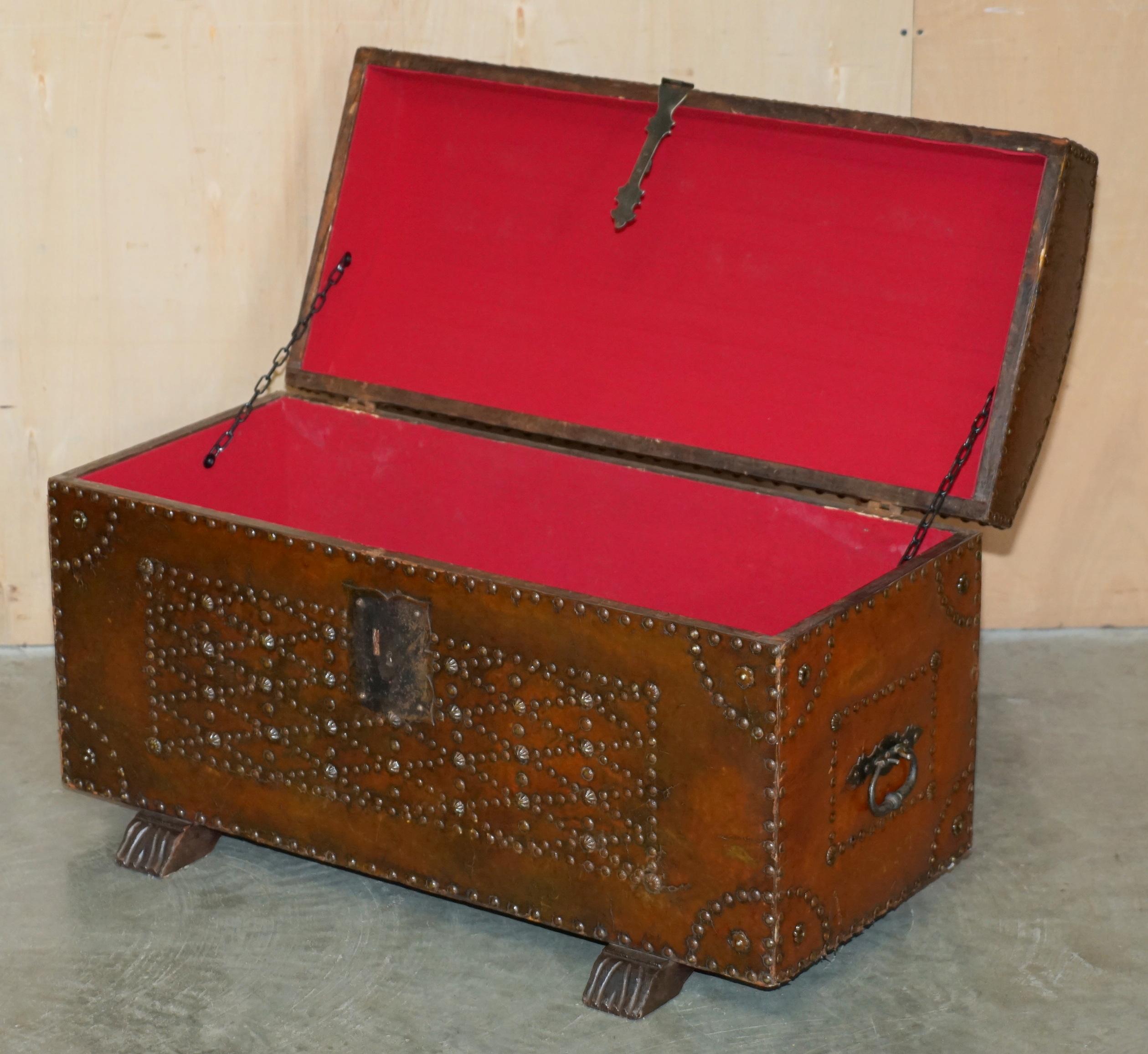 STUNNING RESTORED ANTiQUE VICTORIAN HAND STUDDED BROWN LEATHER STEAMER TRUNK For Sale 11