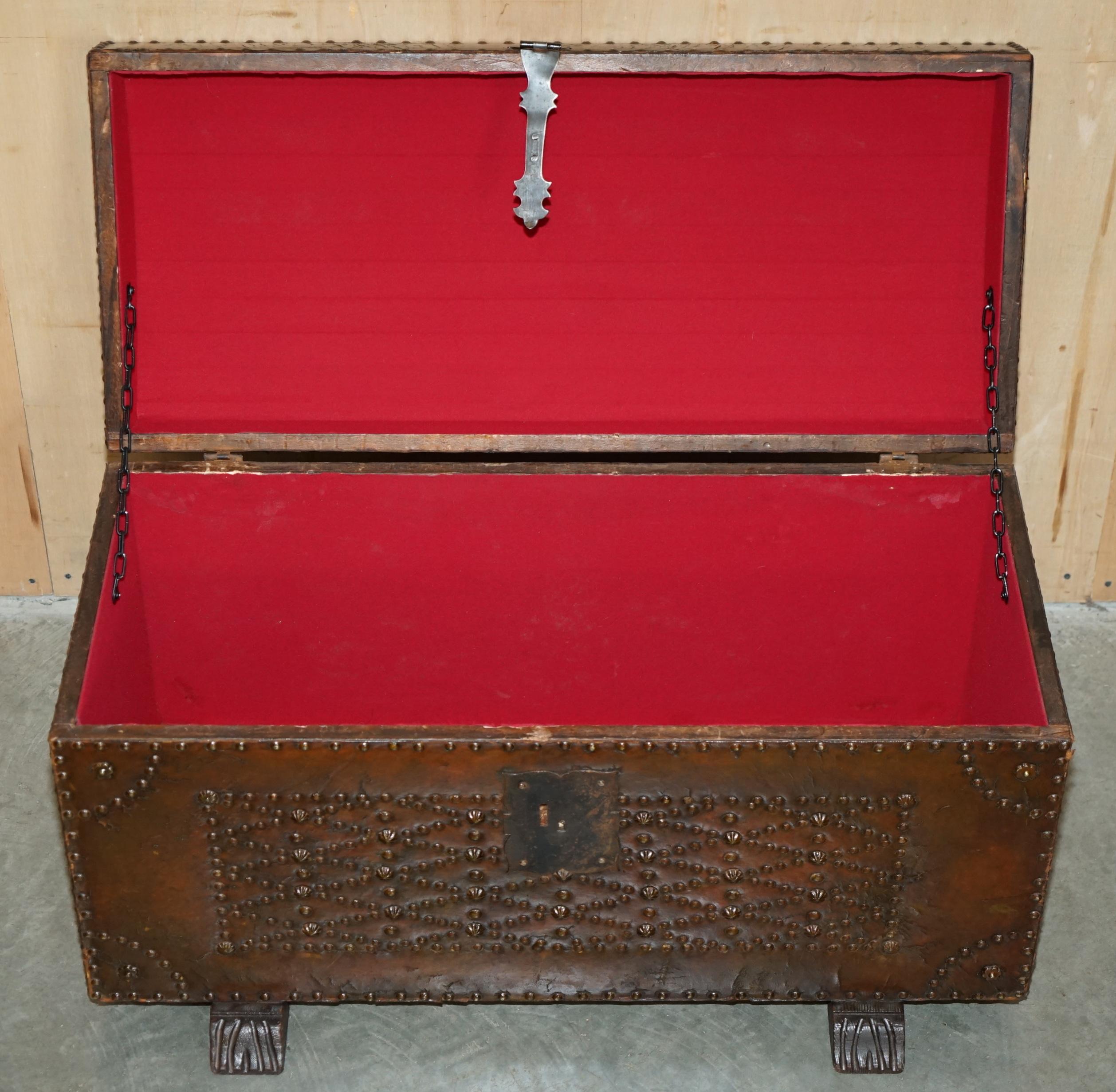 STUNNING RESTORED ANTiQUE VICTORIAN HAND STUDDED BROWN LEATHER STEAMER TRUNK For Sale 11