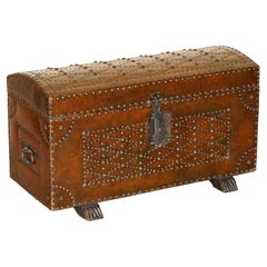 STUNNING RESTORED ANTiQUE VICTORIAN HANDSTUDDED BROWN LEATHER STEAMER TRUNK