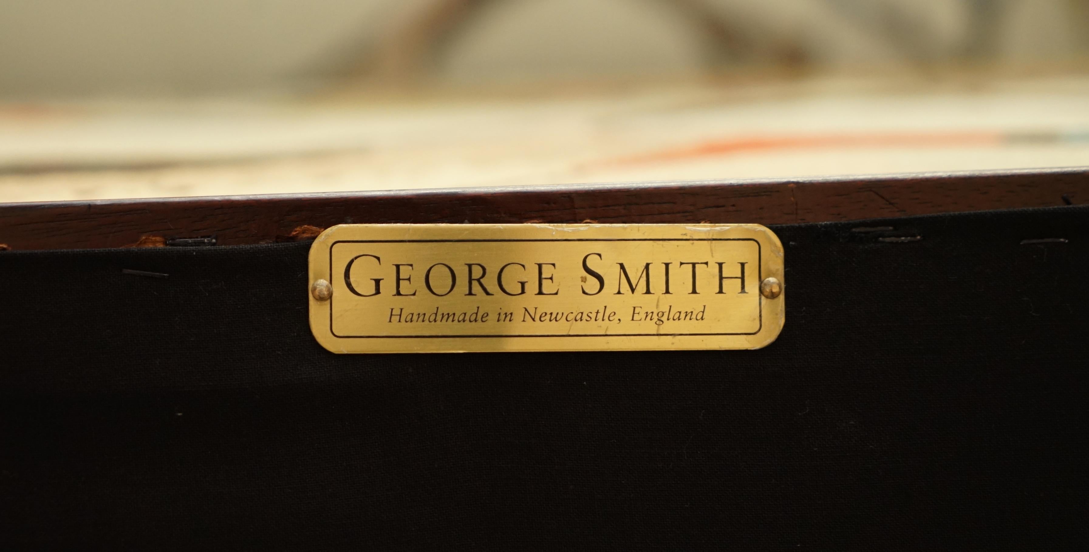 Superbe canapé à trois places George Smith Norris restauré en canard volant Mulberry, restauré en vente 12
