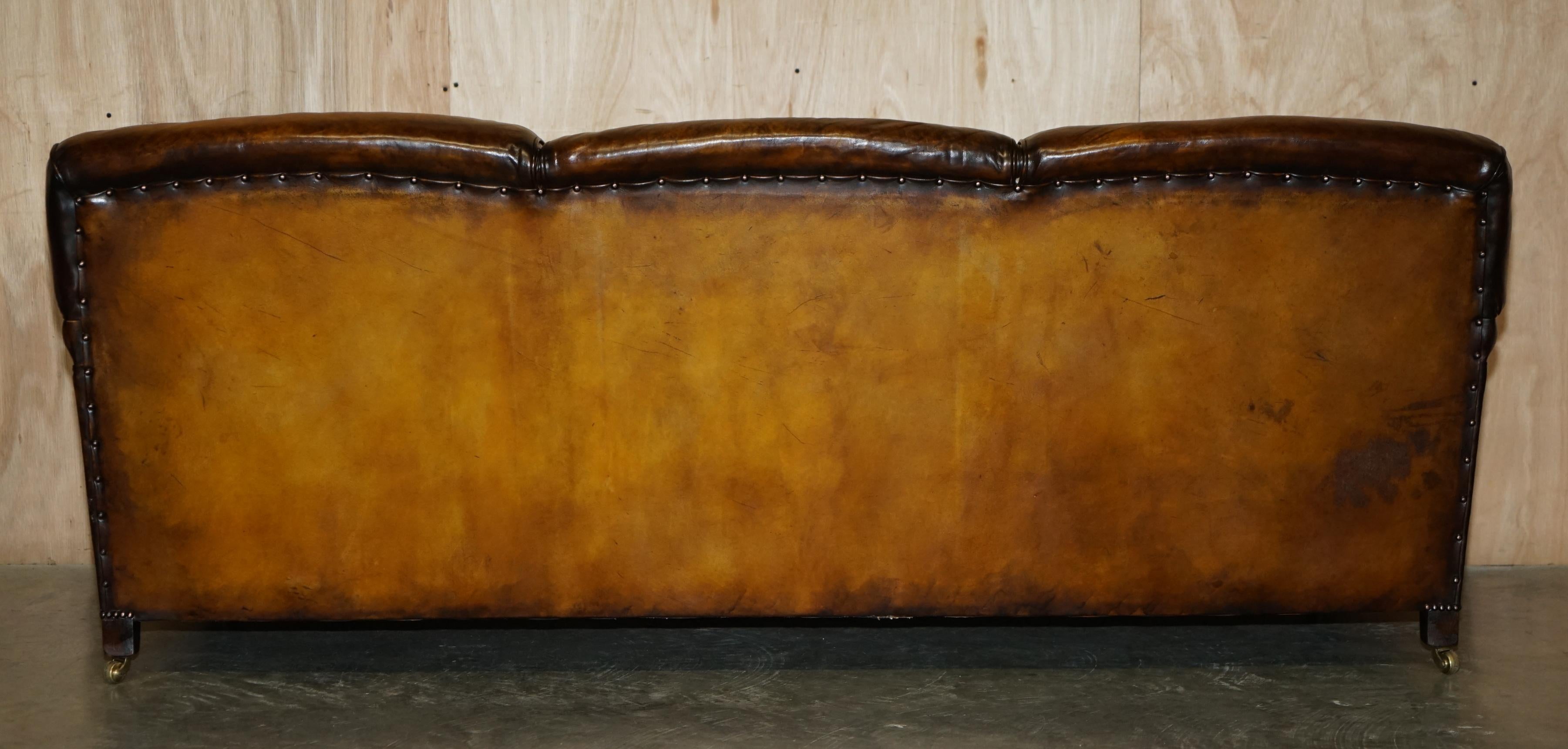 STUNNING RESTORED HAND DYED BROWN LEATHER HOWARDS & SON STYLE SOFA PART OF SUiTE For Sale 7