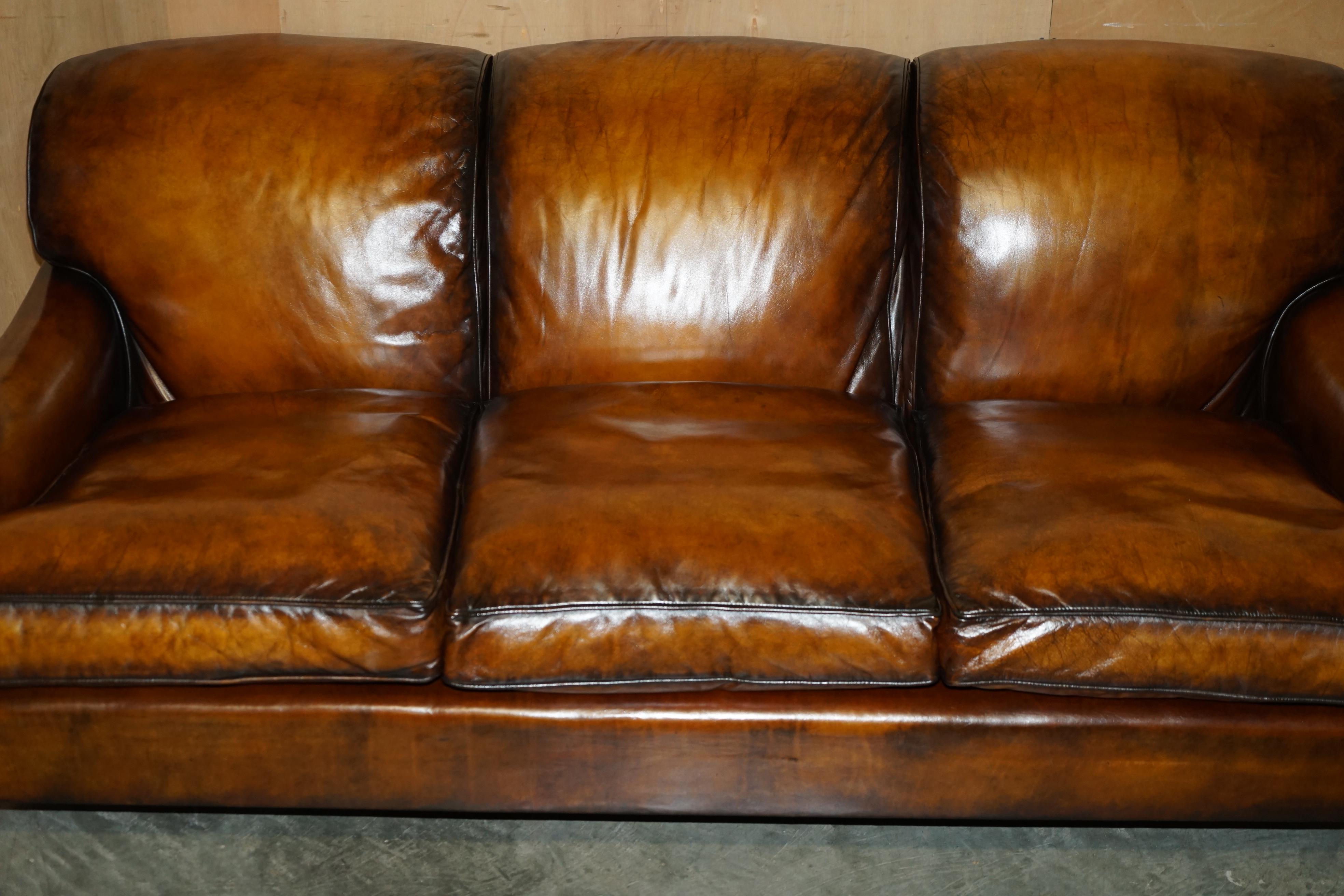 STUNNING RESTORED HAND DYED BROWN LEATHER HOWARDS & SON Style SOFA PART OF SUiTE (Englisch) im Angebot