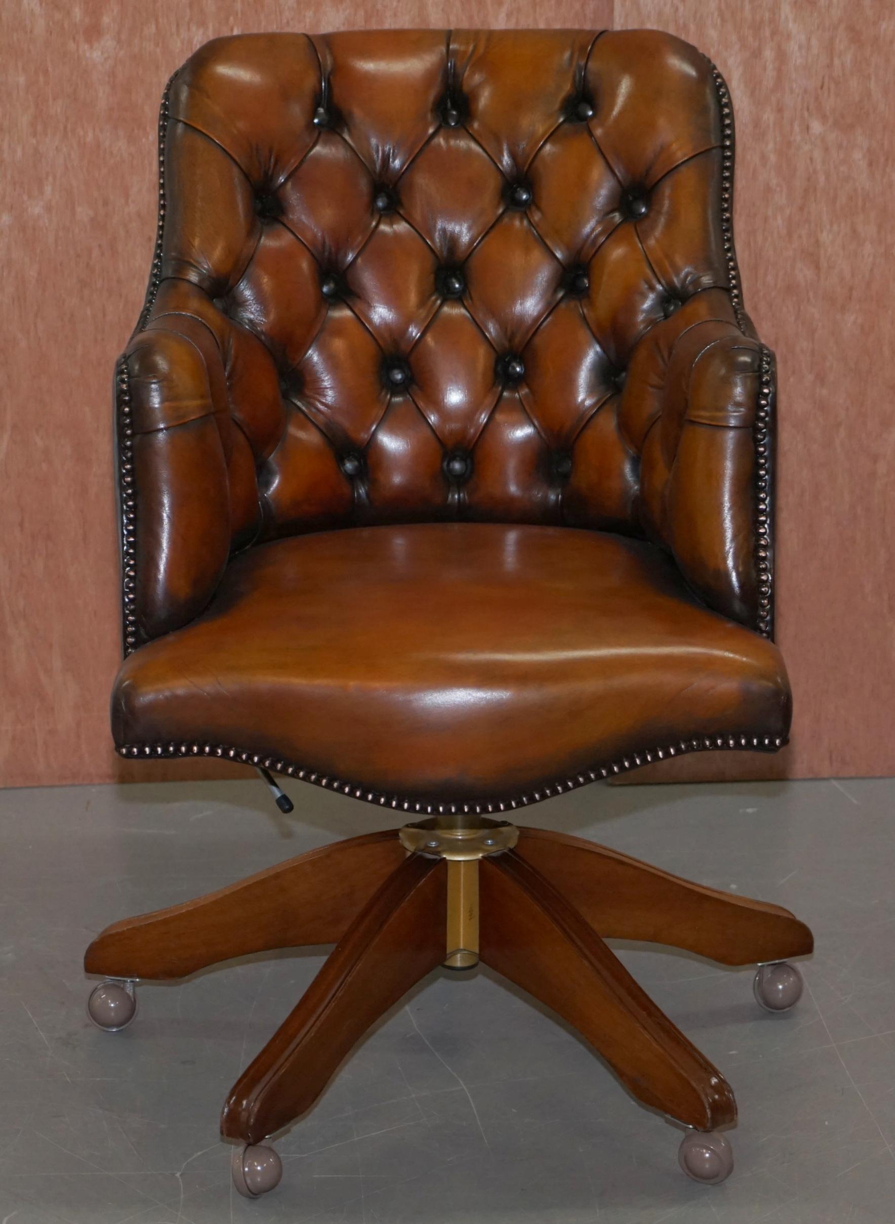 We are delighted to offer for sale this exceptionally comfortable fully restored hand dyed Chesterfield barrel back whisky brown leather directors captains chair

A very good looking and well made piece, originally retailed through Harrods London in