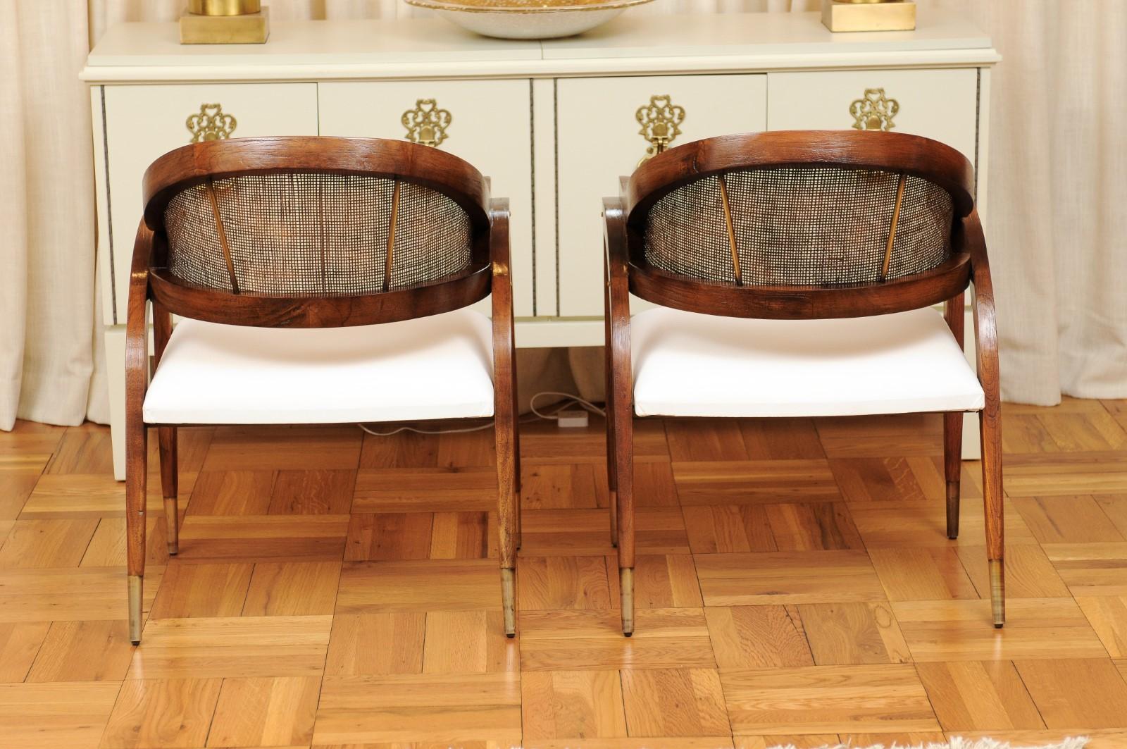 Superbe paire de chaises de capitaine restaurées en teck et cannage, restaurées sur mesure en vente 3