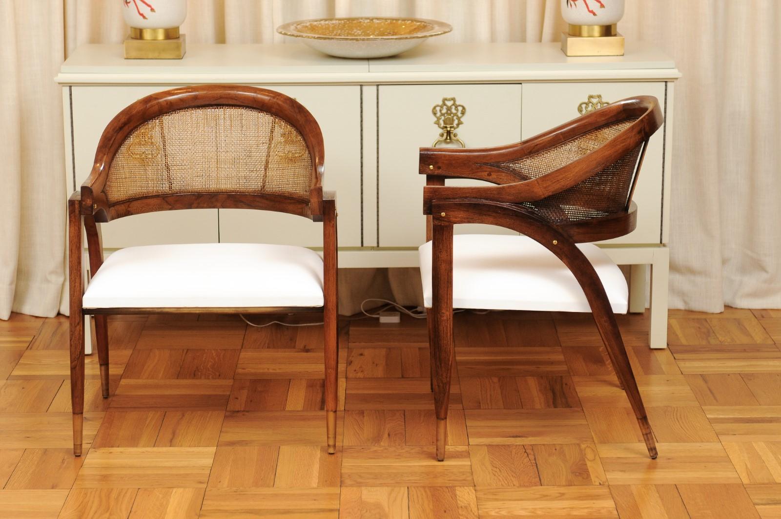 Superbe paire de chaises de capitaine restaurées en teck et cannage, restaurées sur mesure en vente 6