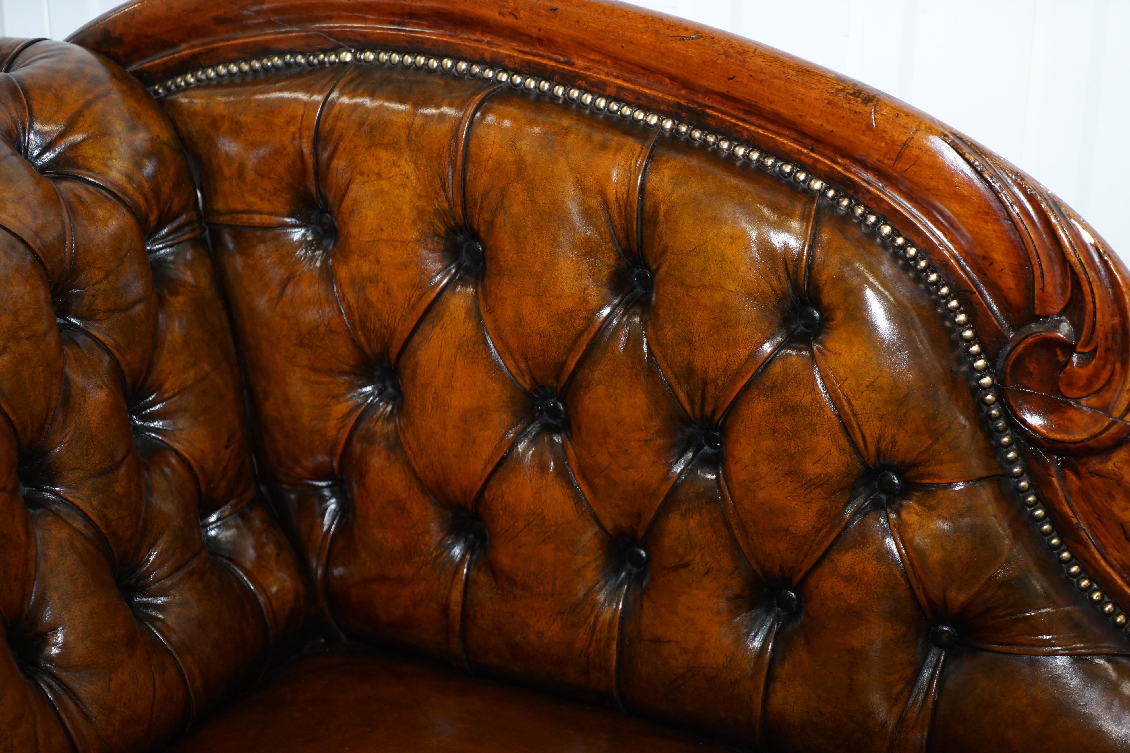 English Stunning Restored Victorian Chesterfield Aged Brown Leather Chaise Longue Daybed