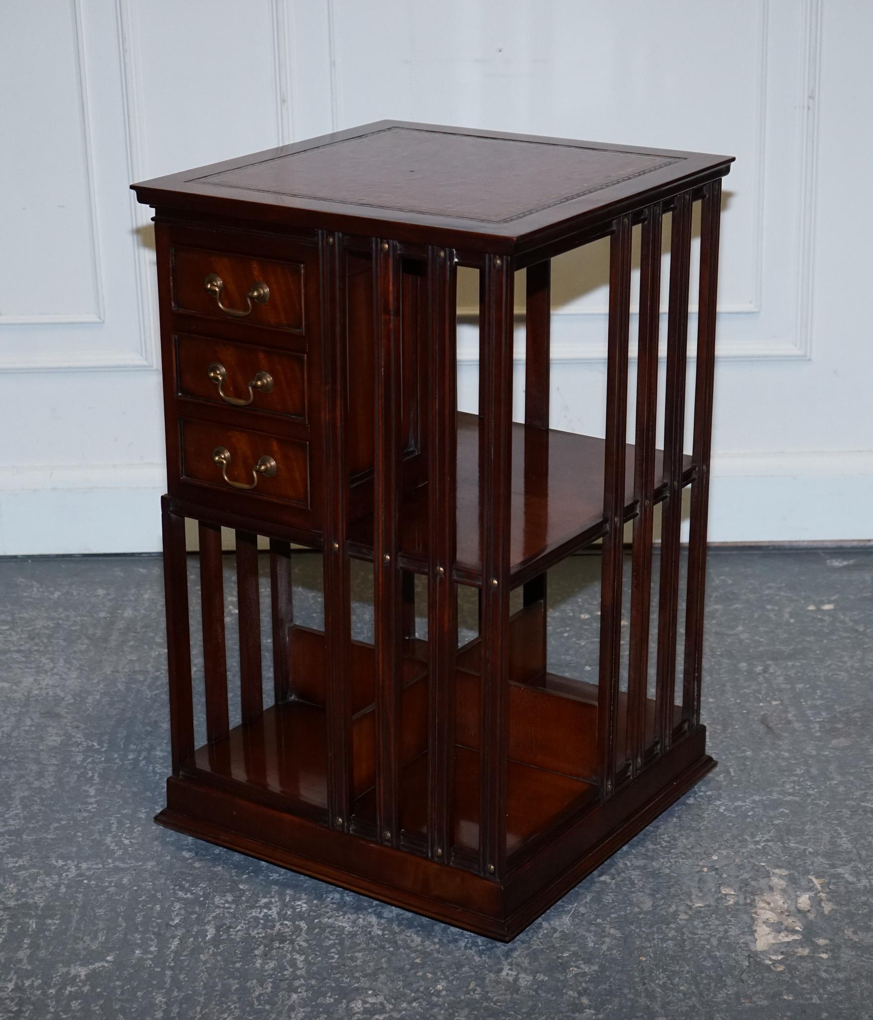 Britannico STUPENDO TAVOLO DA LIBRERIA RIVIVALE INLAID con piano in pelle marrone invecchiata in vendita