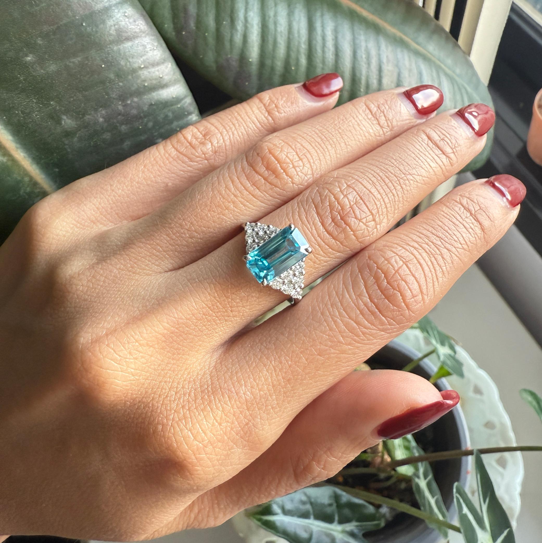 Stunning Rich Blue Natural Zircon Platinum 950 Ring with Natural Diamonds For Sale 1