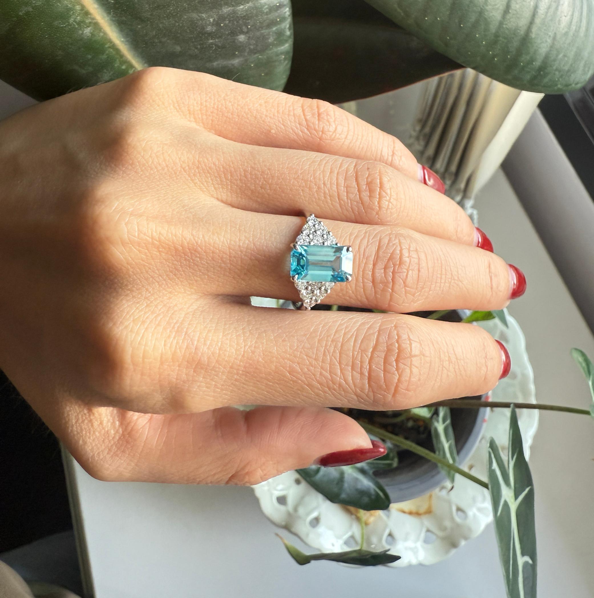 Stunning Rich Blue Natural Zircon Platinum 950 Ring with Natural Diamonds For Sale 2