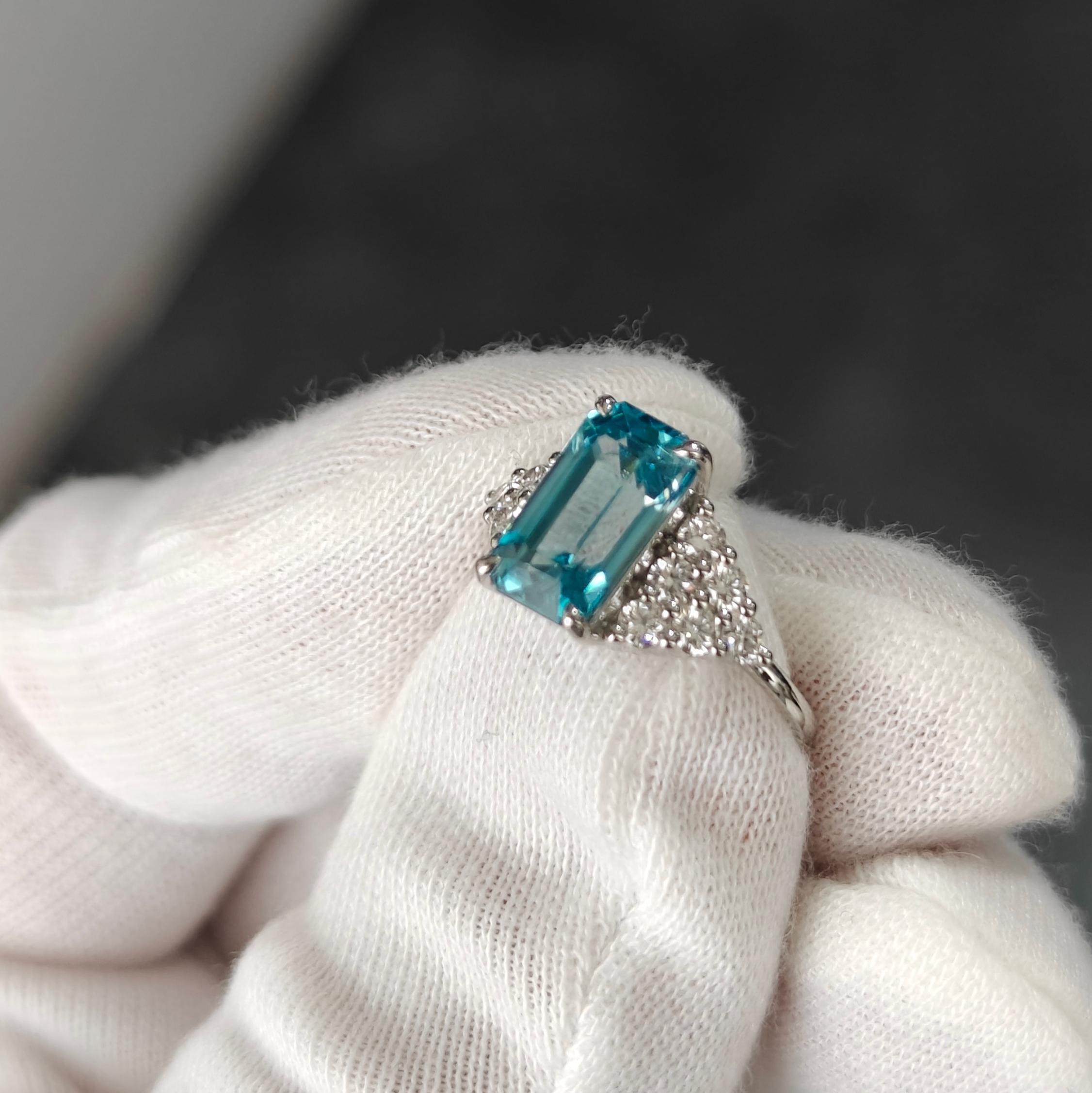 Stunning Rich Blue Natural Zircon Platinum 950 Ring with Natural Diamonds For Sale 4