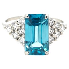 Stupendo anello di platino 950 con zircone naturale blu ricco e diamanti naturali