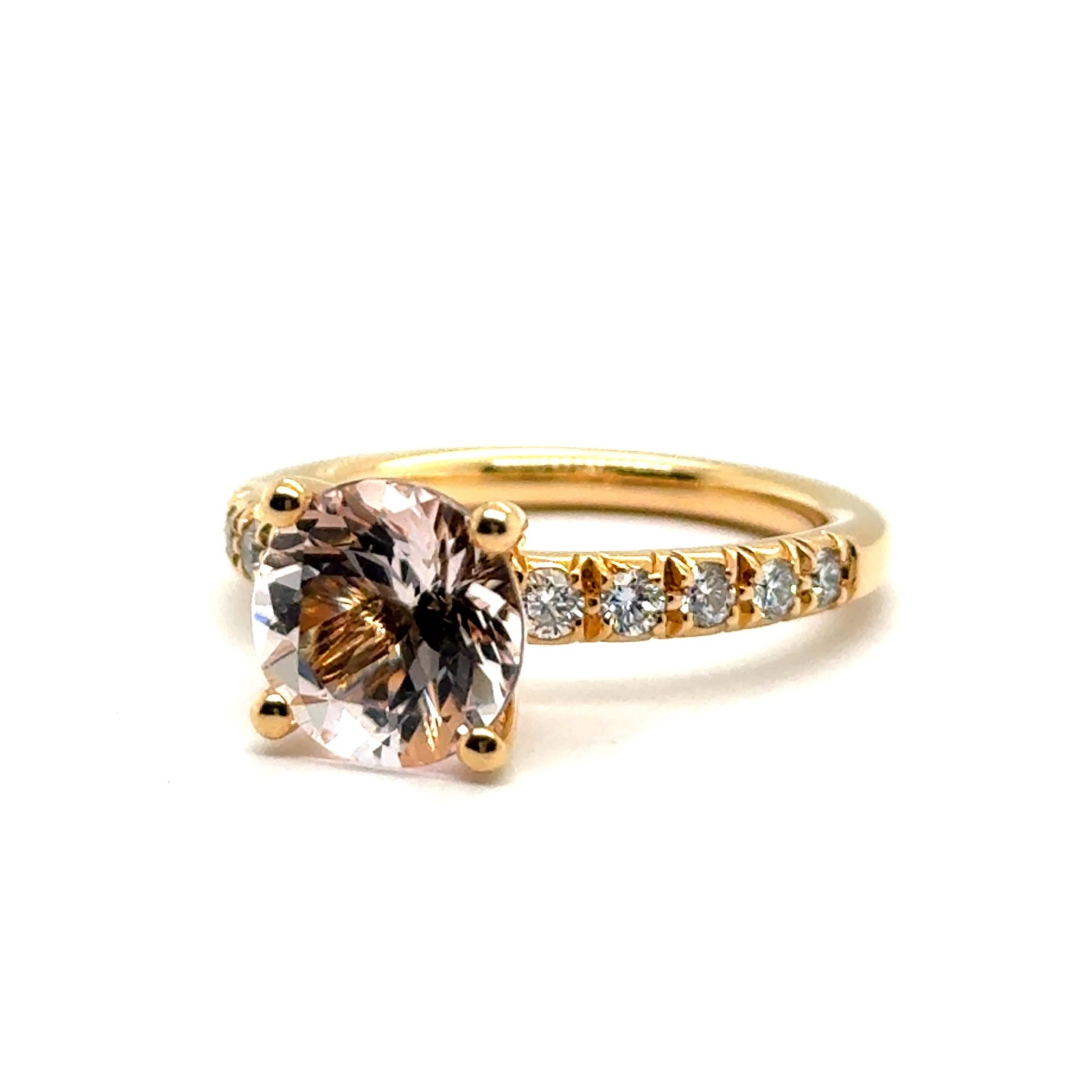 Moderno Stupendo anello con morganite e diamanti in oro rosso 18 carati di Lohri in vendita