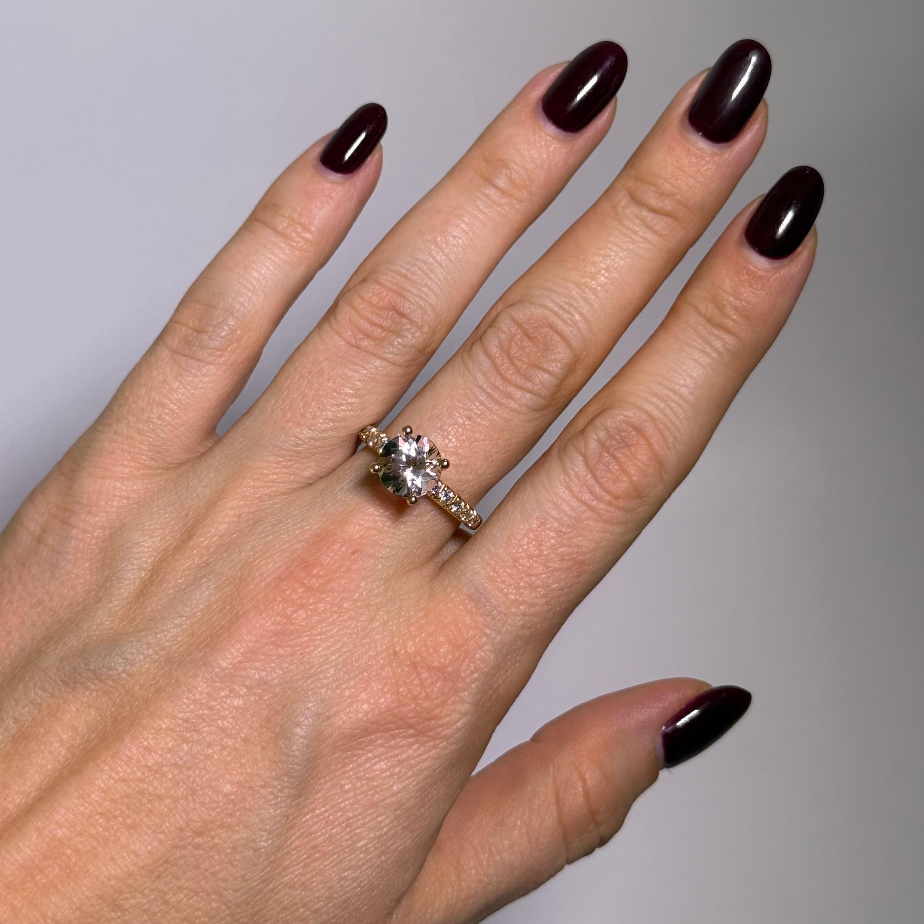 Stupendo anello con morganite e diamanti in oro rosso 18 carati di Lohri In condizioni ottime in vendita a Lucerne, CH