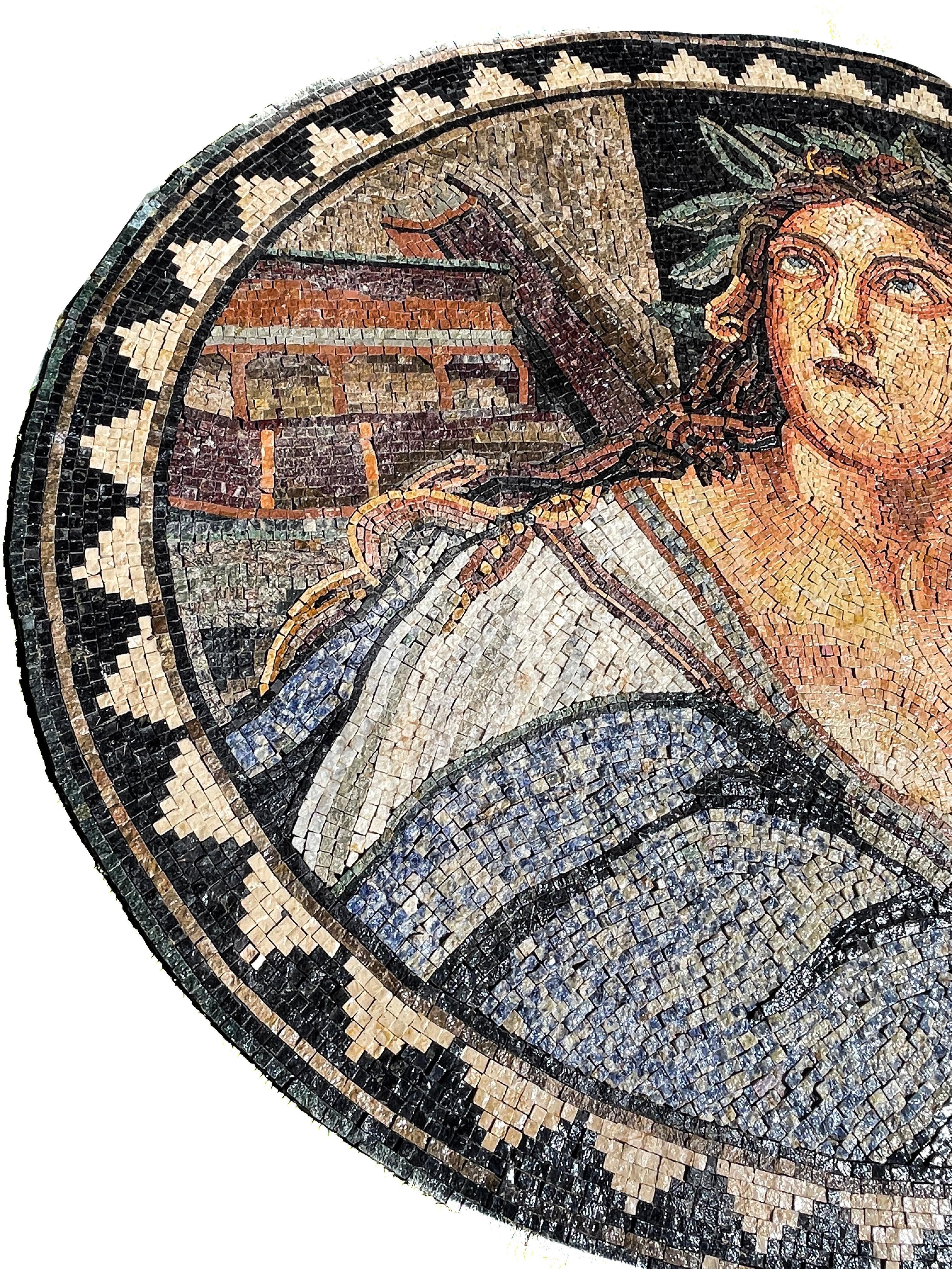 Atemberaubender römischer Mosaikstil, Harfe spielende Göttin, um 1950. (Keramik) im Angebot