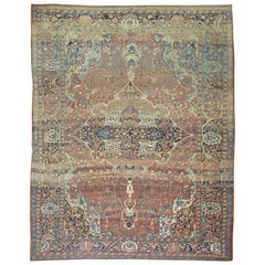 Superbe tapis persan ancien Sarouk Ferehan traditionnel en sarouk rouille et abrash de taille standard