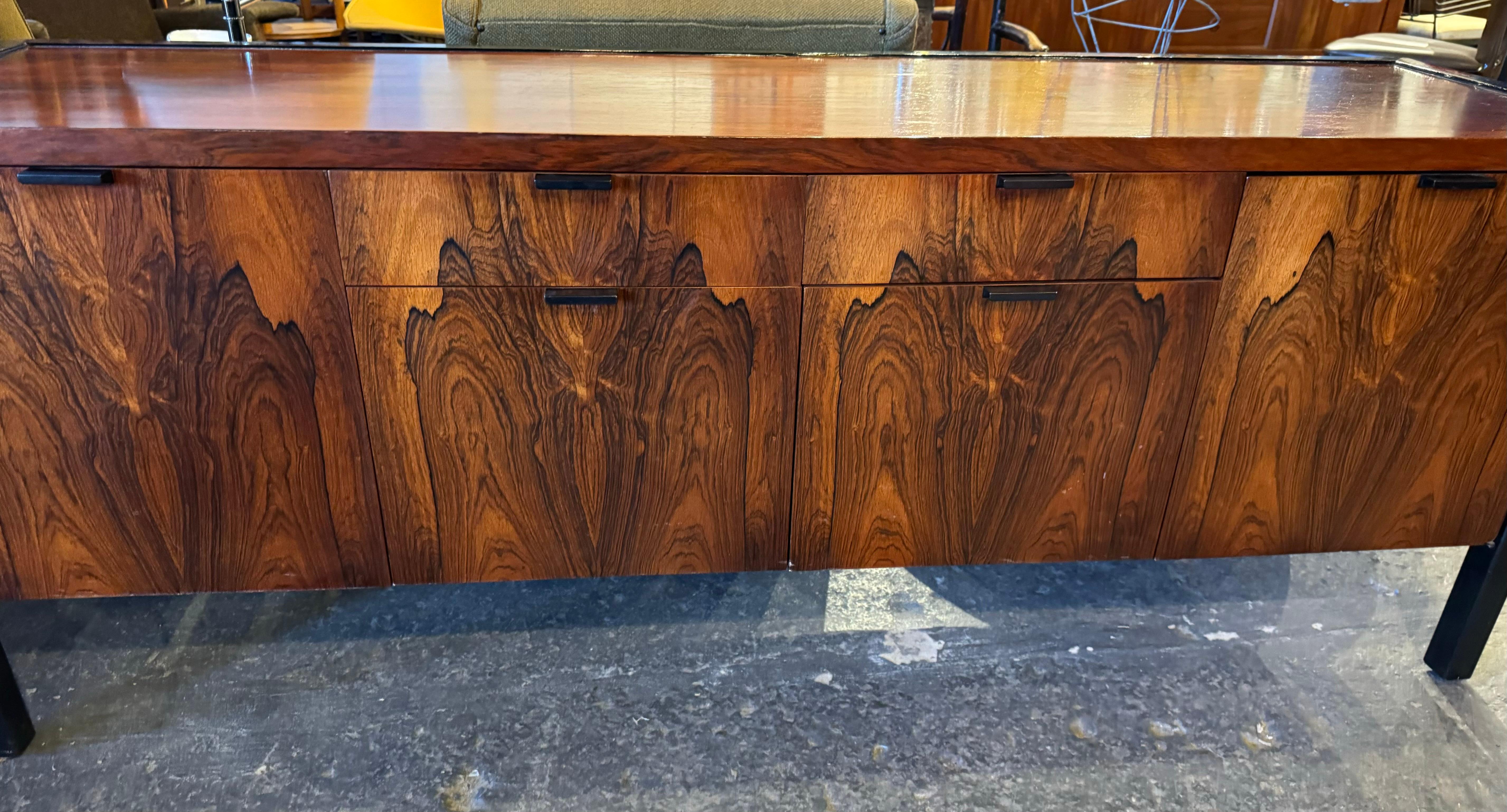 Mid-20th Century Stunning Rosewood Cabinet / credenza designed by George Nelson / Herman Miller For Sale