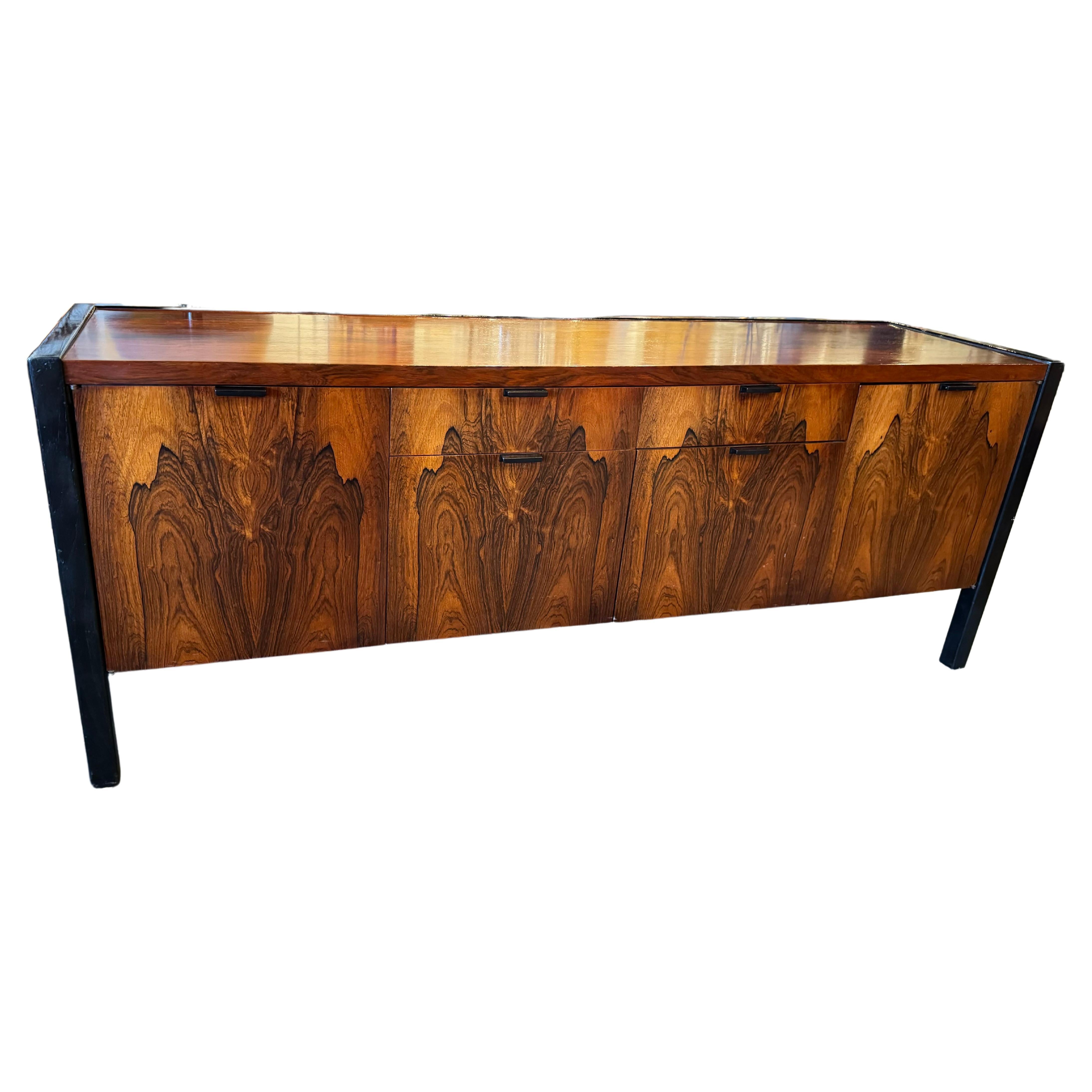 Stunning Rosewood Cabinet / credenza designed by George Nelson / Herman Miller For Sale
