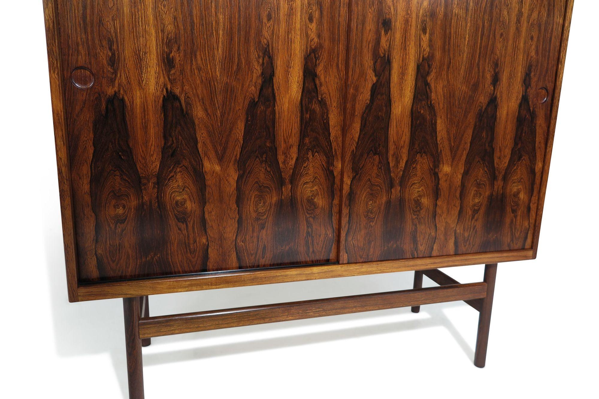 Stunning Rosewood Cabinet with Book-matched Grain For Sale 3