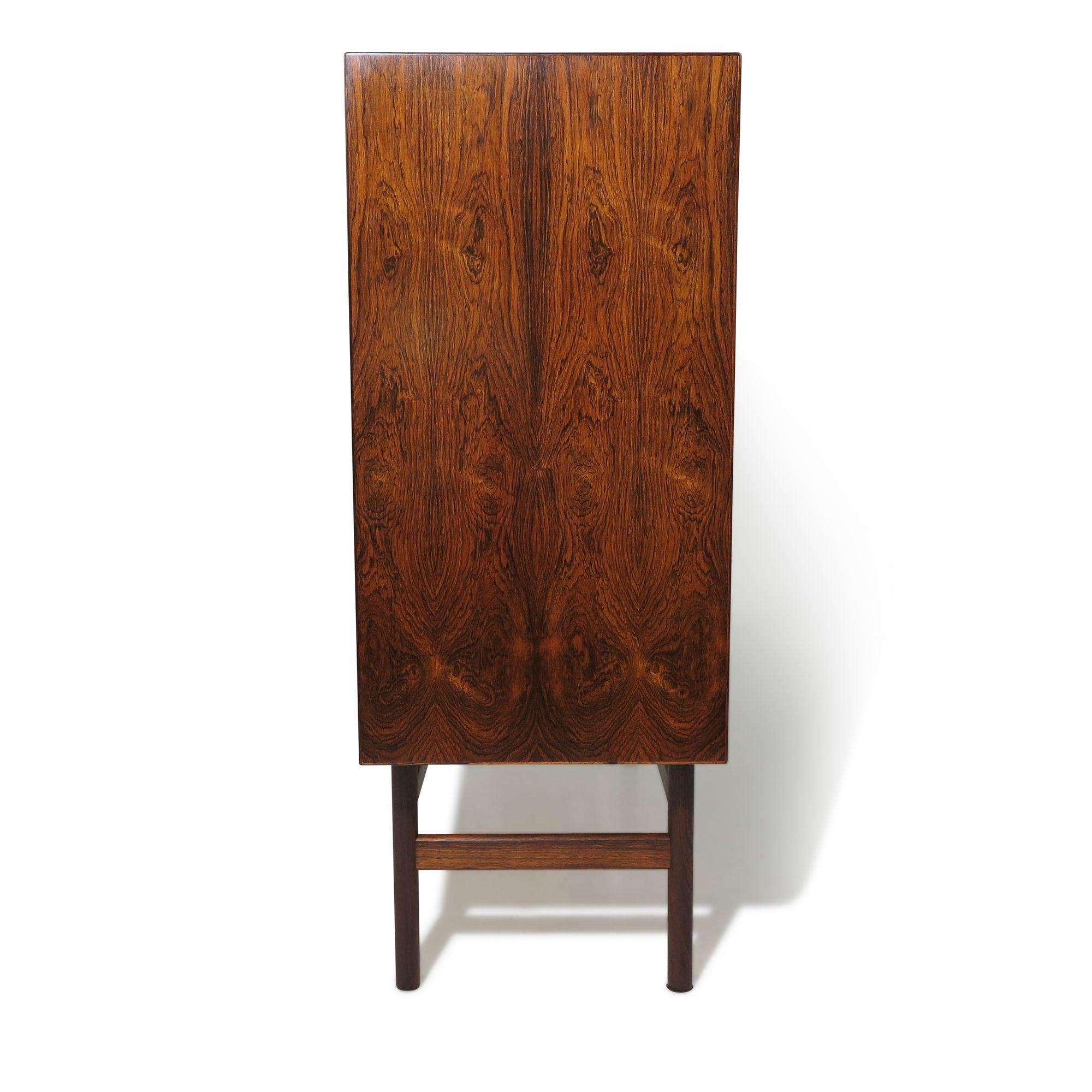 20th Century Stunning Rosewood Cabinet with Book-matched Grain For Sale
