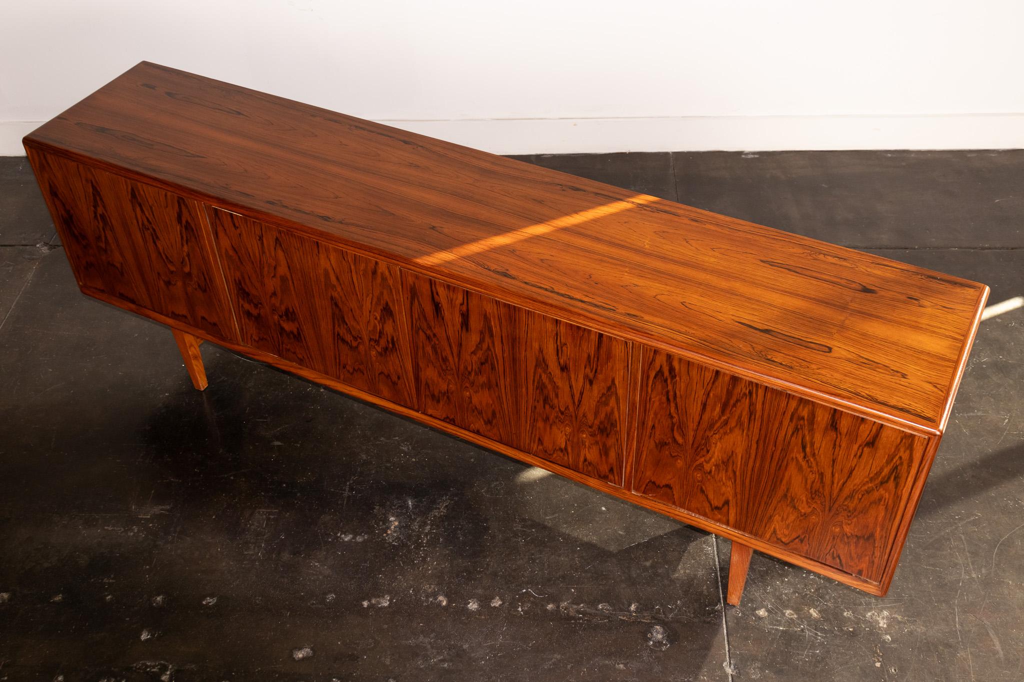 Mid-Century Modern Stunning Rosewood Credenza by Robert Heritage, England 1960s