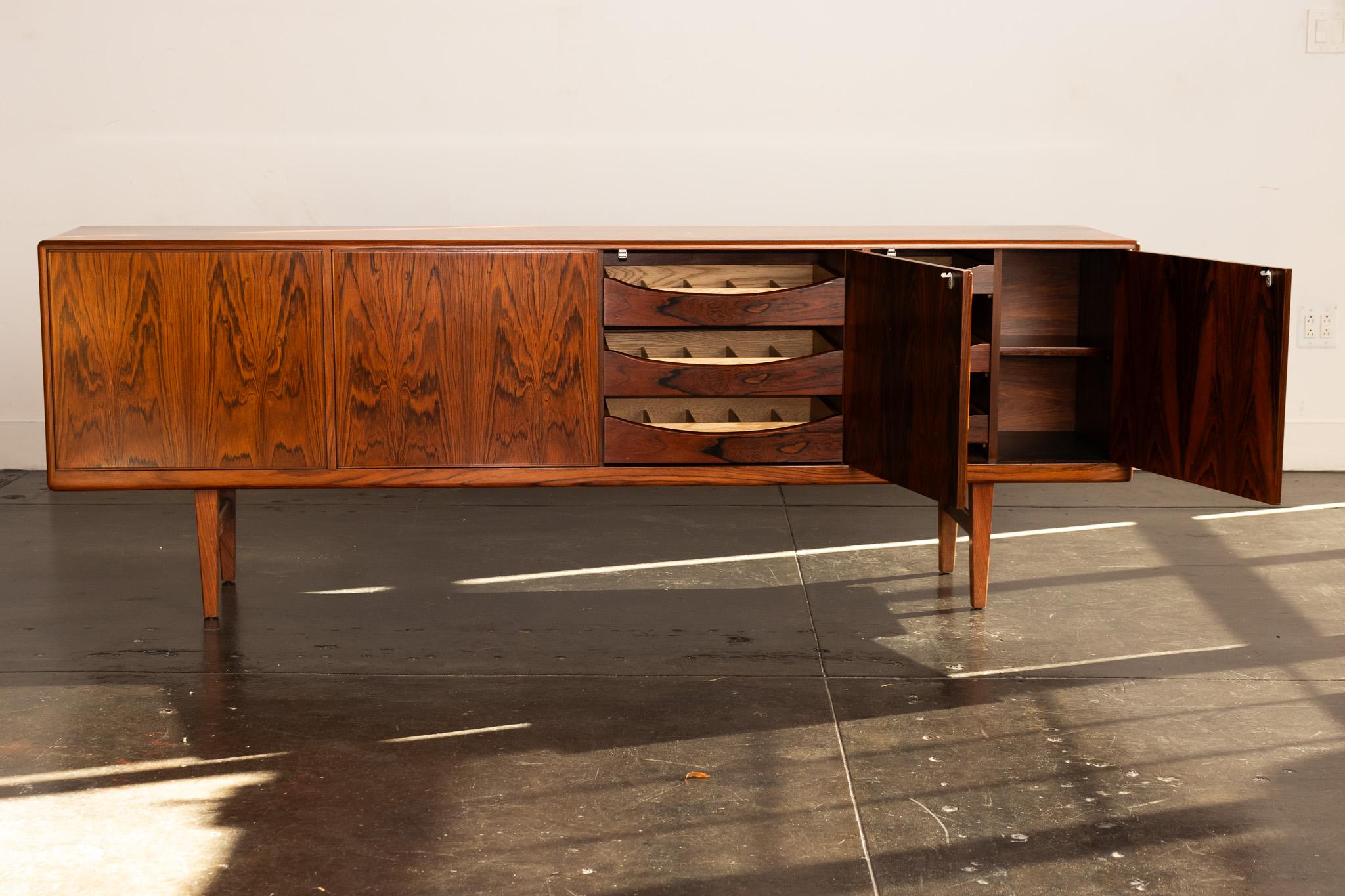 Stunning Rosewood Credenza by Robert Heritage, England 1960s 1