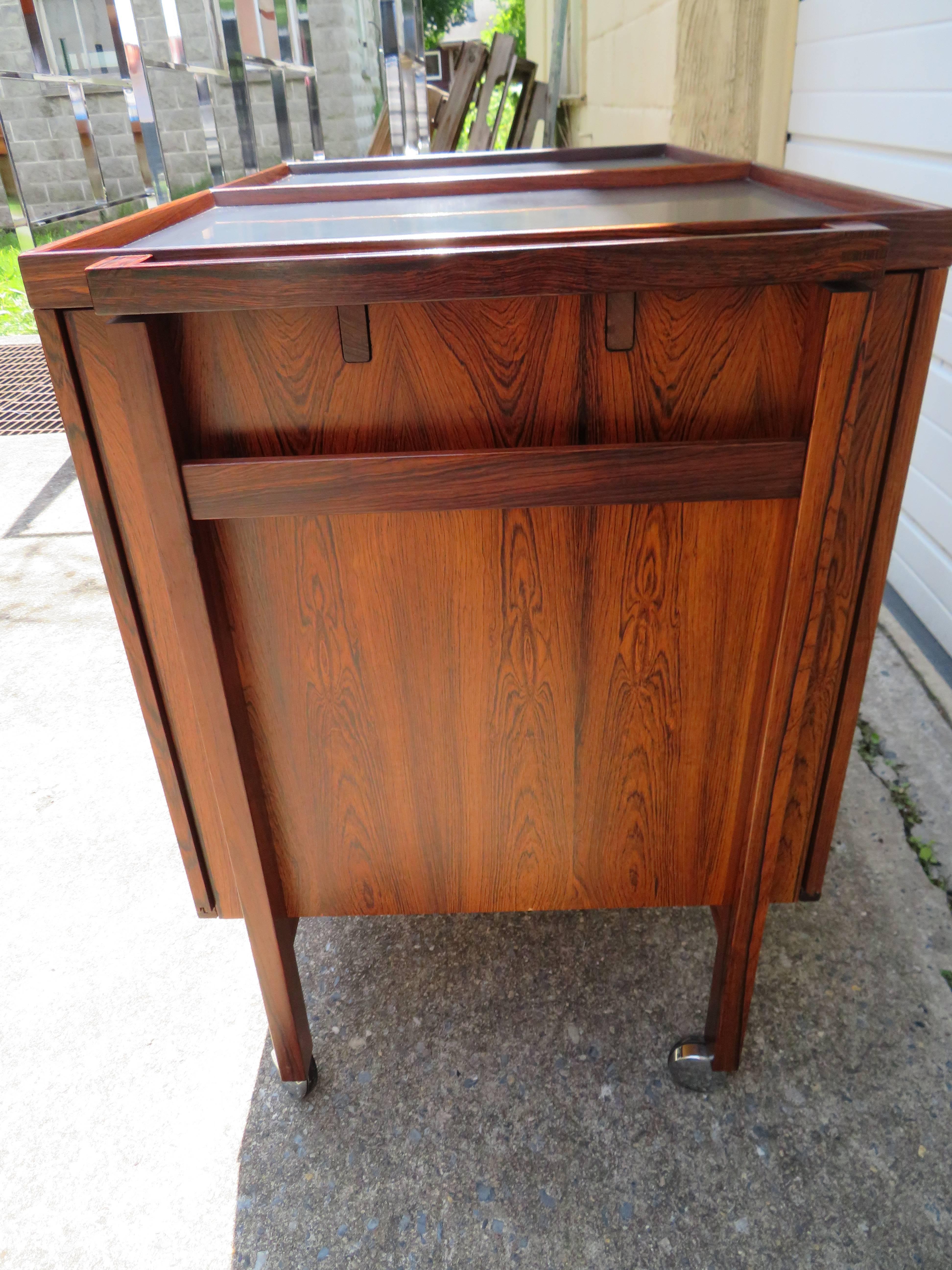 Stunning Rosewood Expansion Bar Cart by Niels Erik Glasdam Jensen In Good Condition For Sale In Pemberton, NJ