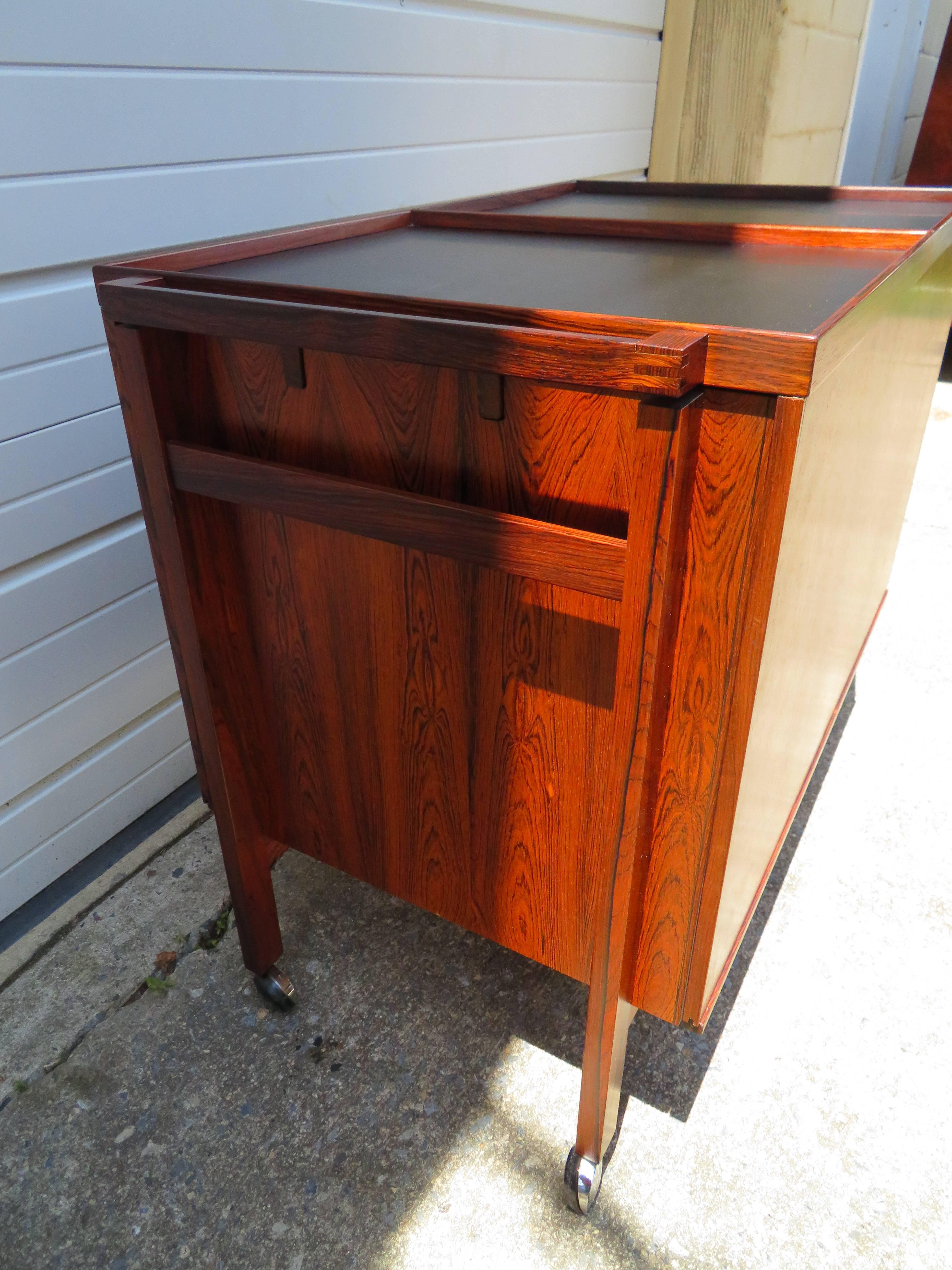 Mid-20th Century Stunning Rosewood Expansion Bar Cart by Niels Erik Glasdam Jensen For Sale