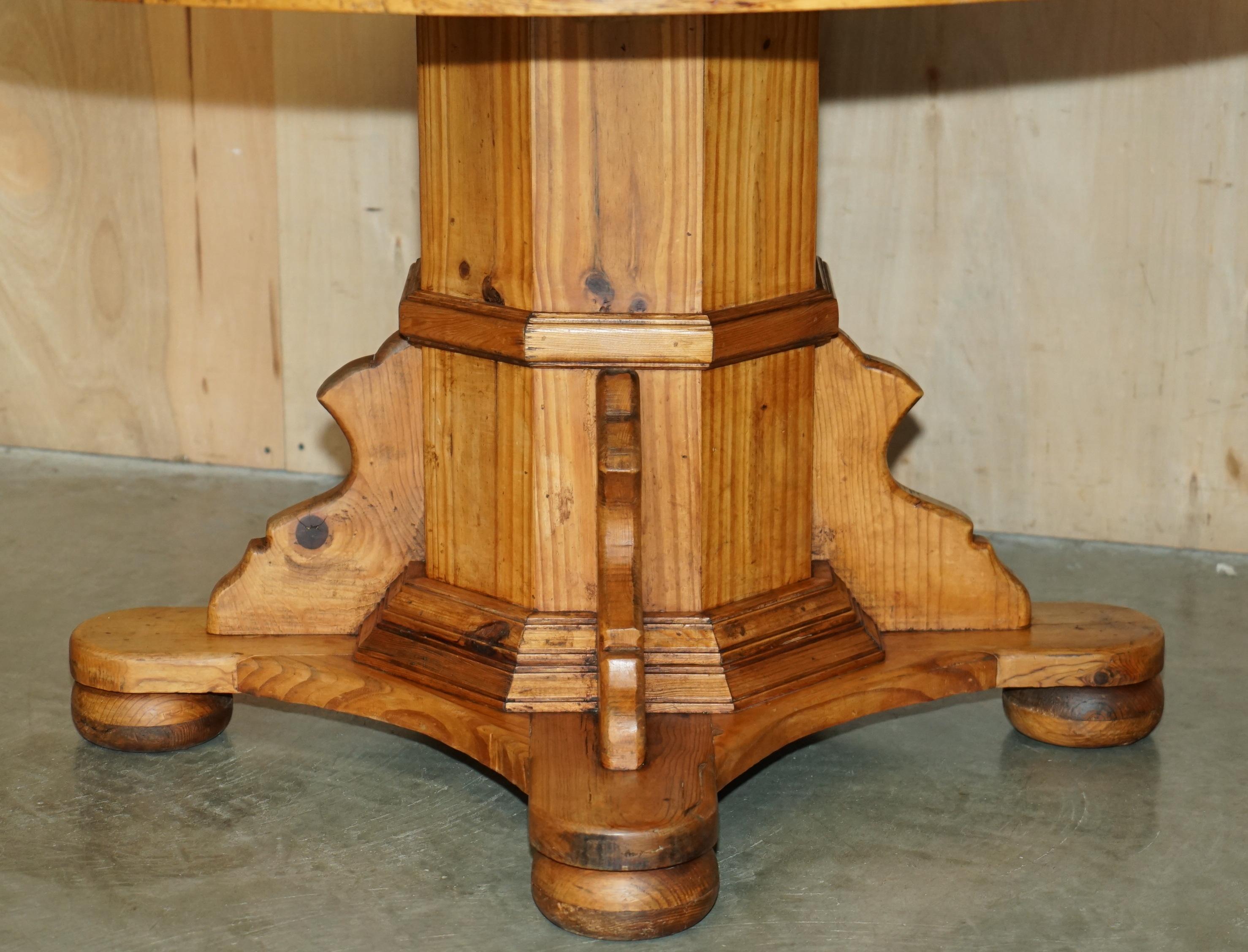 STUNNING ROUND CIRCA 1940's PITCH PINE DINING TABLE WITH THICK PEDESTAL BASE For Sale 8